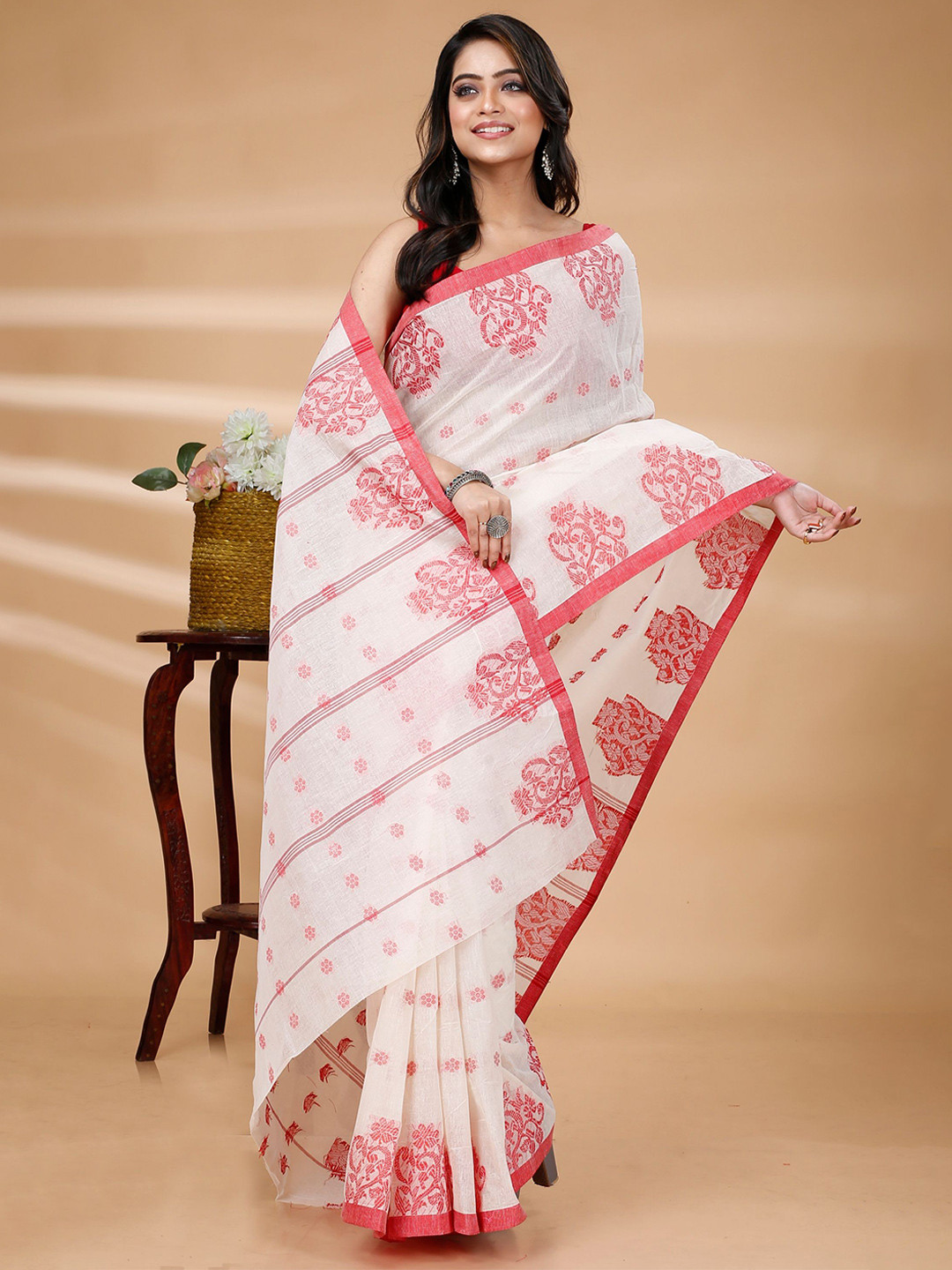 

PuJoy Woven Design Pure Cotton Taant Saree, Red