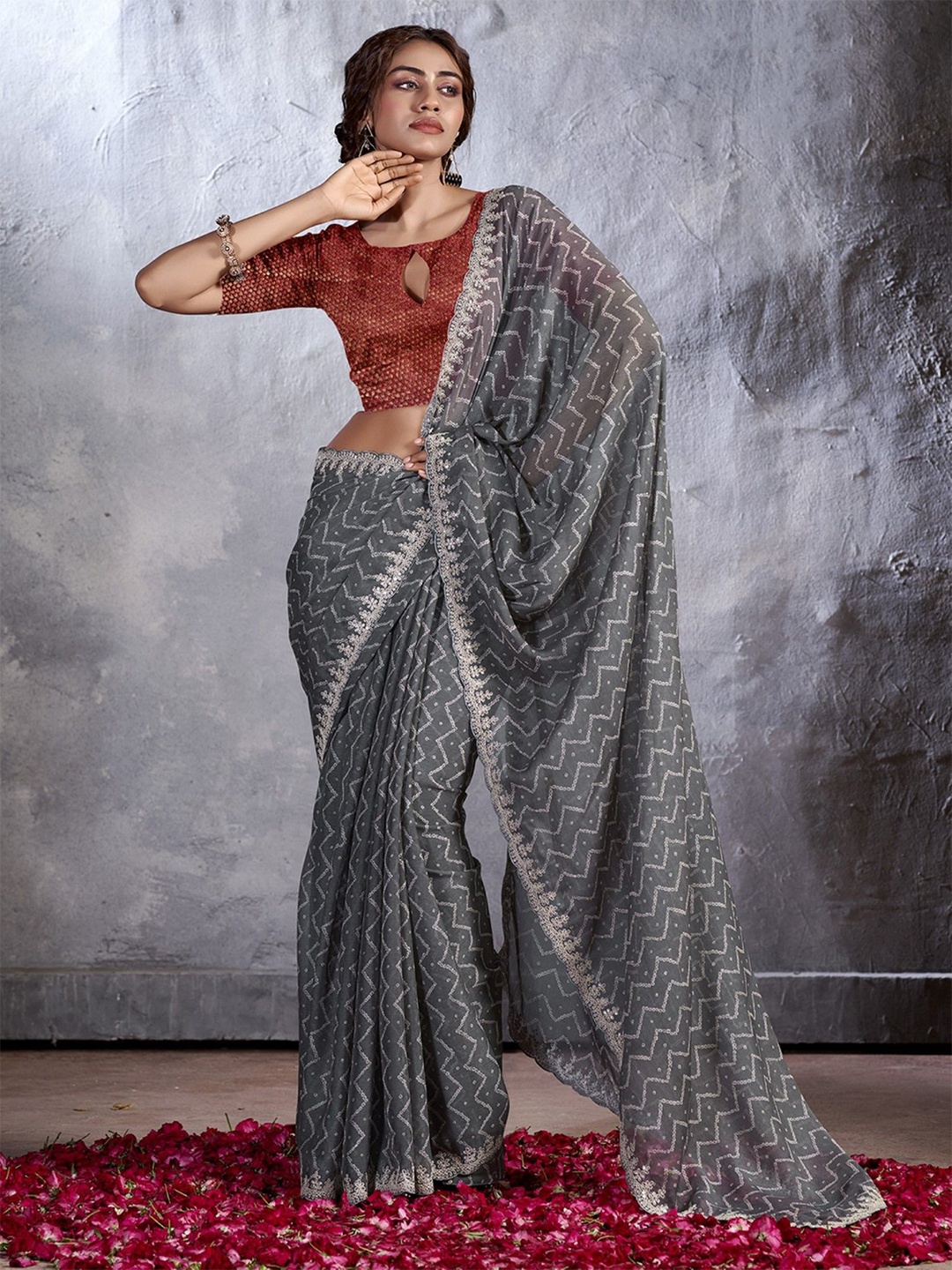 

Panzora Bandhani Sequinned Poly Chiffon Saree, Grey