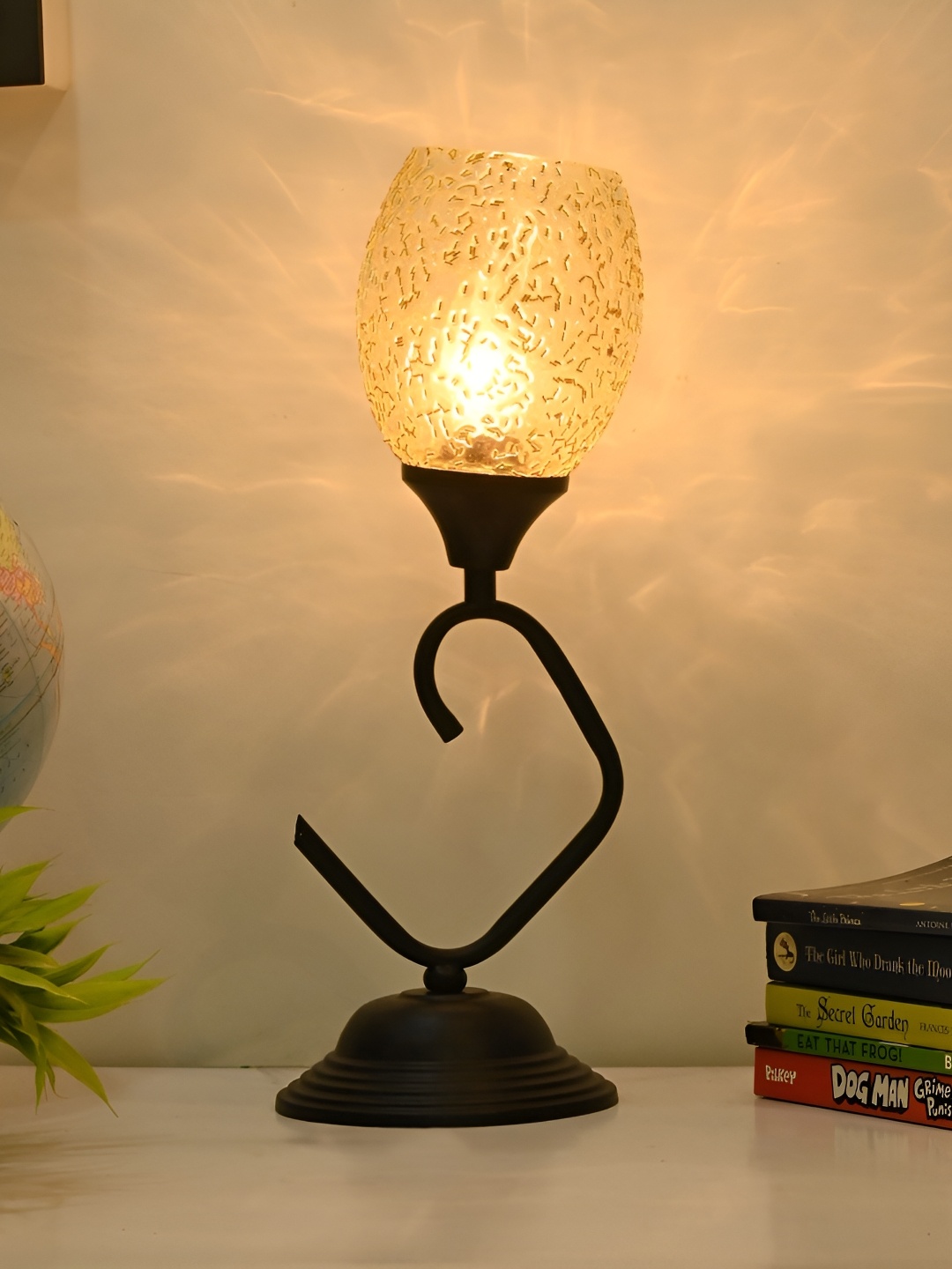 

Afast White & Black Textured Traditional Glass Table Lamp With Adjustable Cord