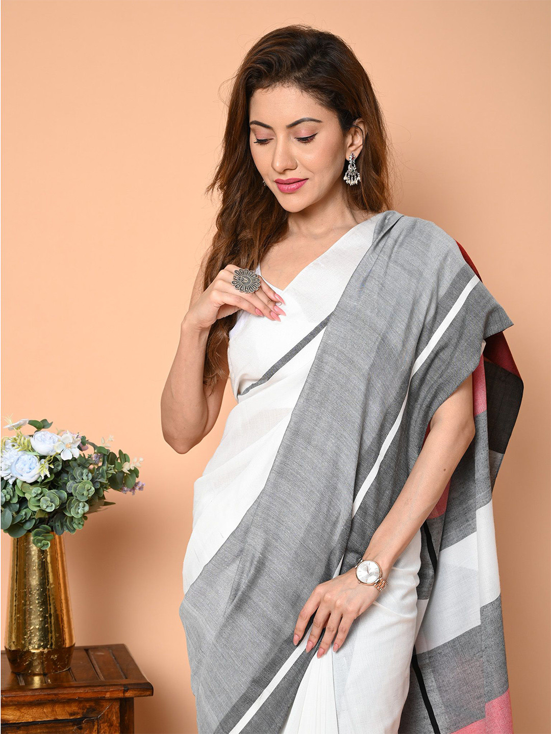 

BEATITUDE Checked Pure Cotton Saree, White
