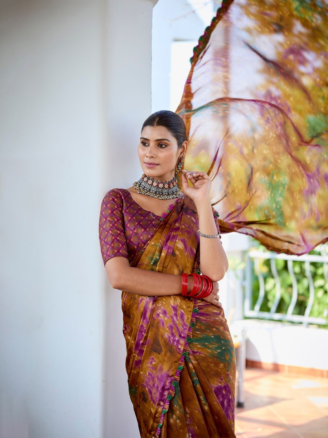 

CHUDIYA Abstract Printed Saree With Embroidered Border, Beige