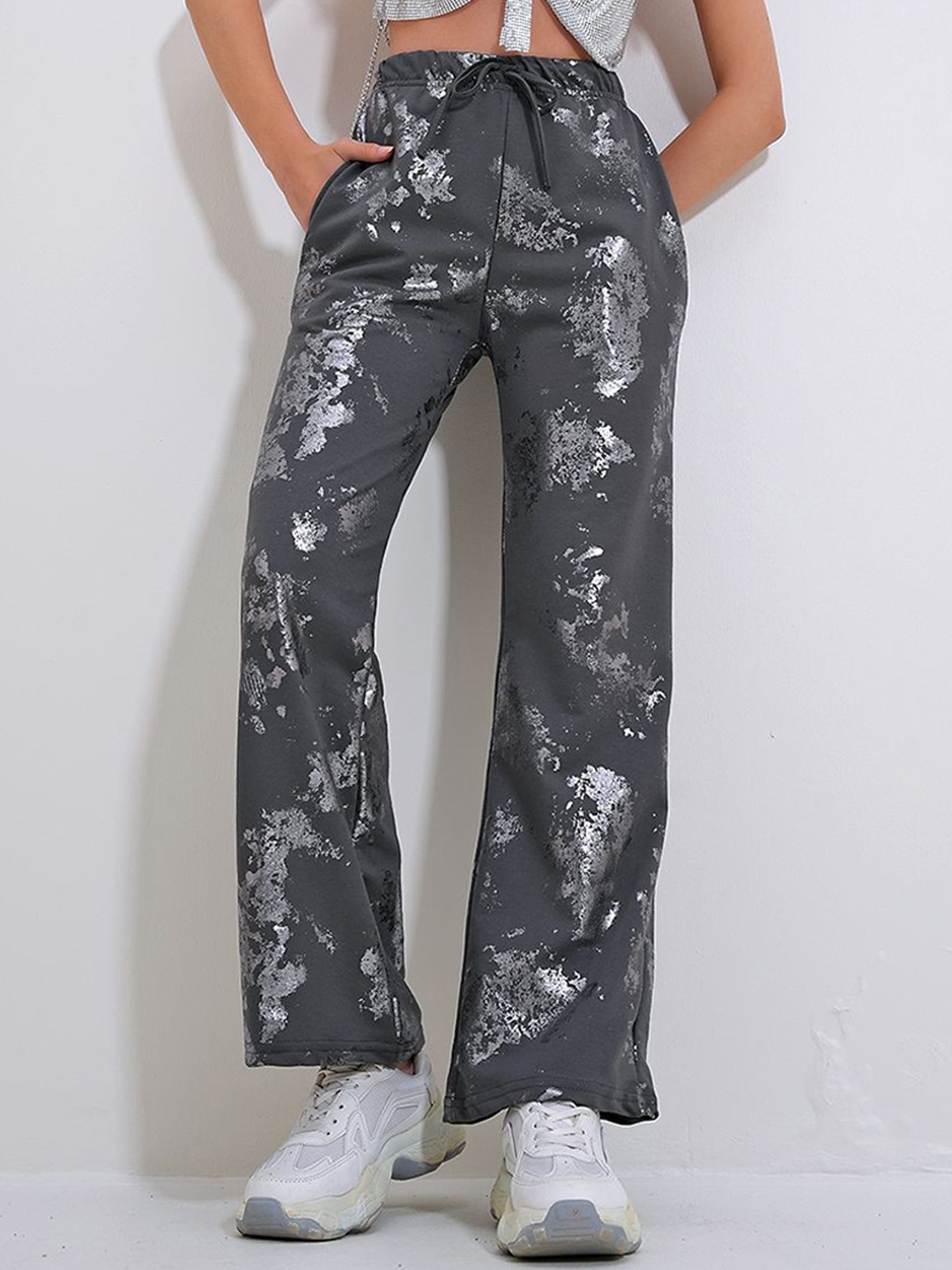 

Trend Alacati stili Women Abstract Printed Parallel Trousers, Grey