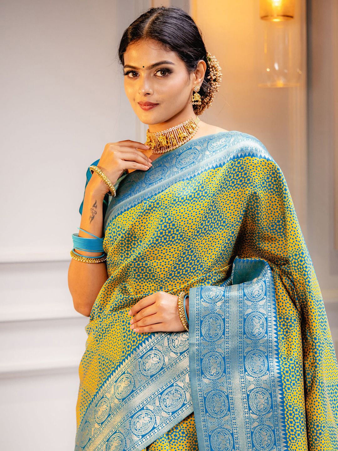 

Satrani Woven Design Zari Pure Silk Banarasi Saree, Yellow