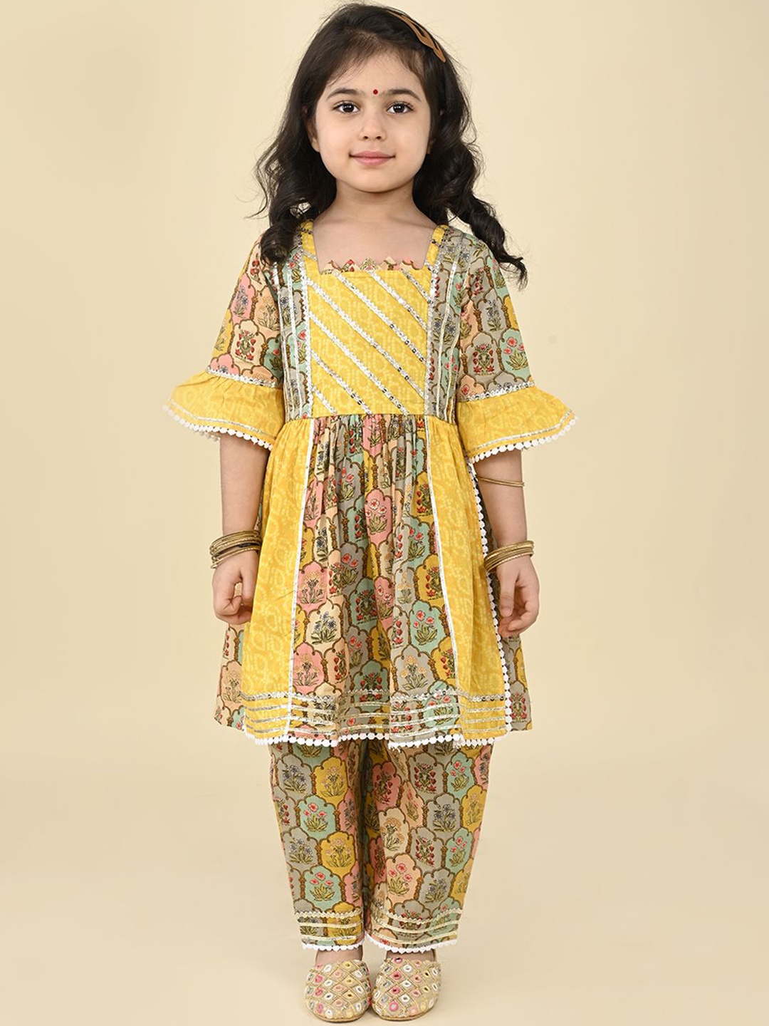 

LIL PITAARA Girls Floral Printed Square Neck Bell Sleeves Cotton Anarkali Kurta & Palazzo, Yellow