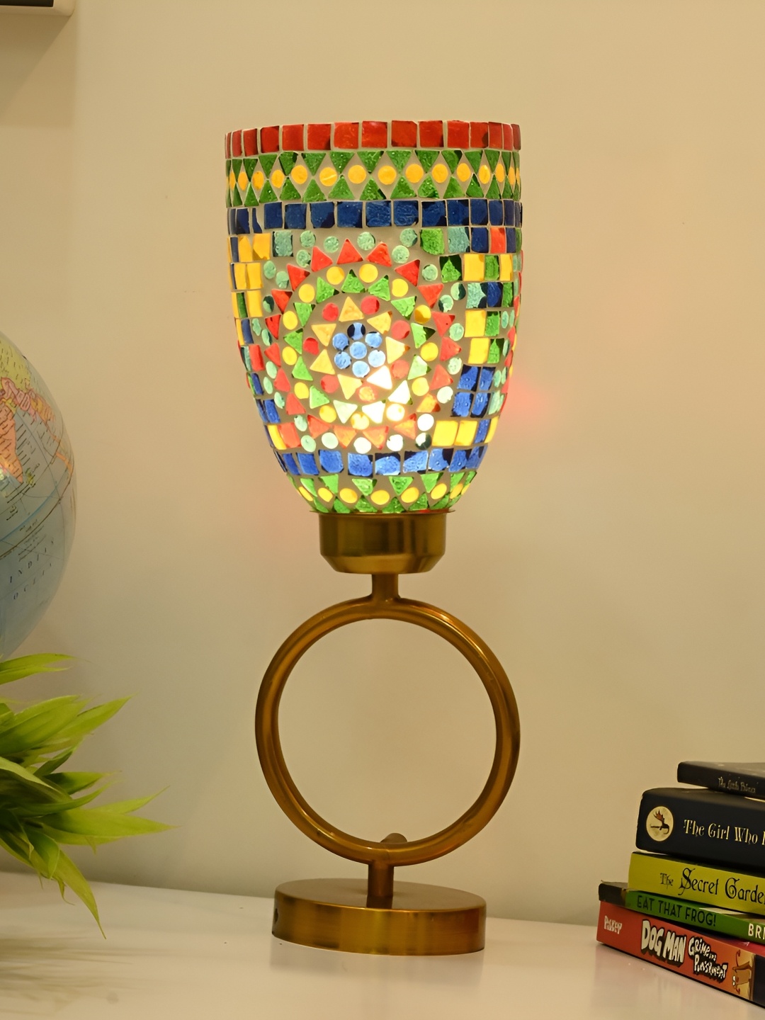 

Afast White & Green Textured Traditional Glass Table Lamp With Adjustable Cord