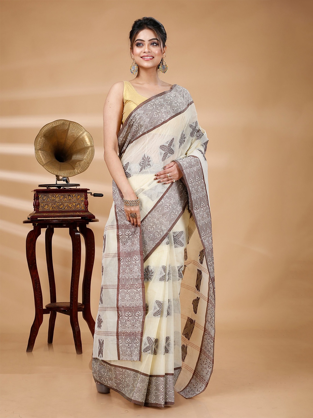 

PuJoy Woven Design Zari Pure Cotton Taant Saree, Off white