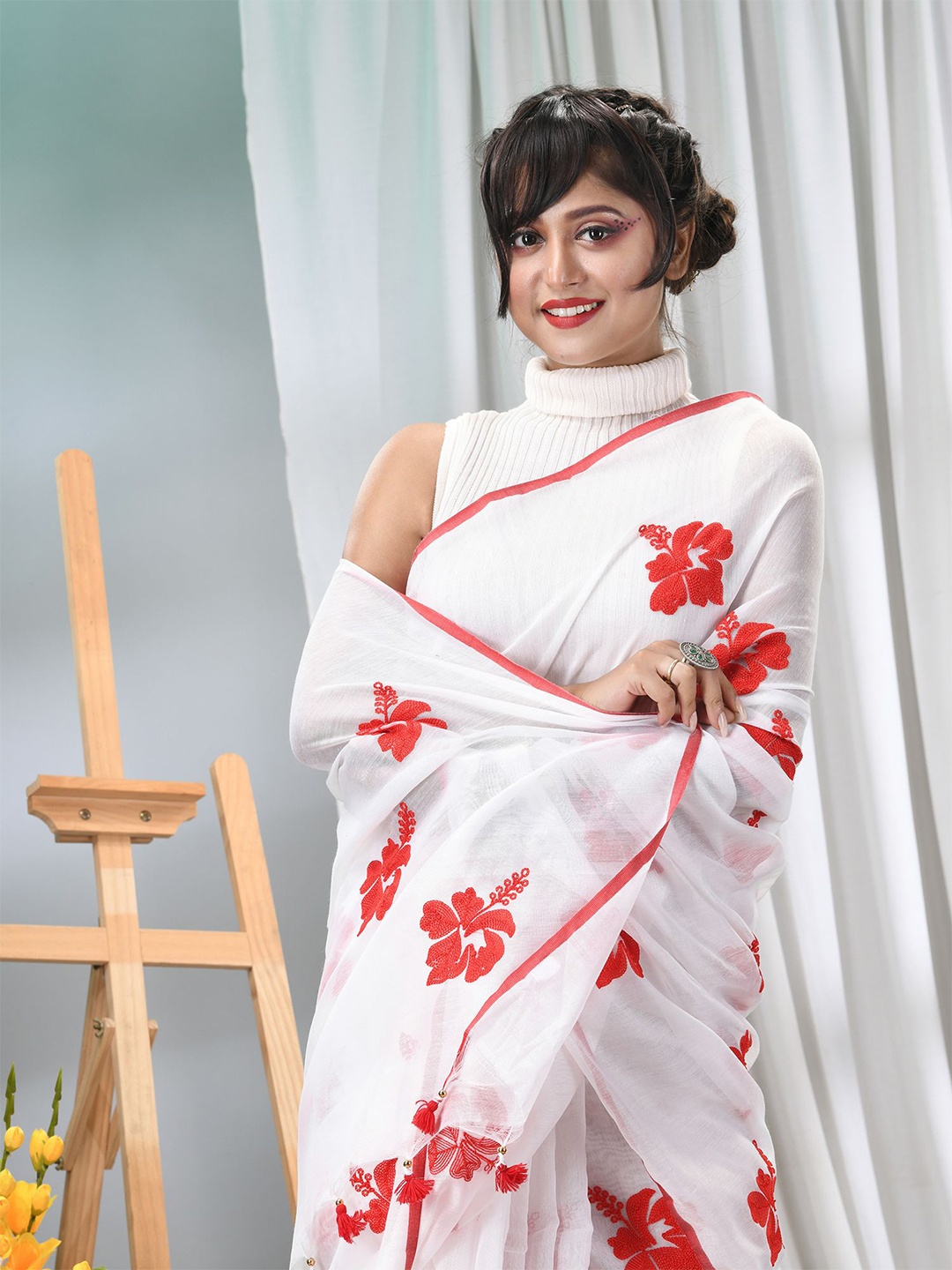 

TANTLOOM Floral Silk Cotton Saree, White