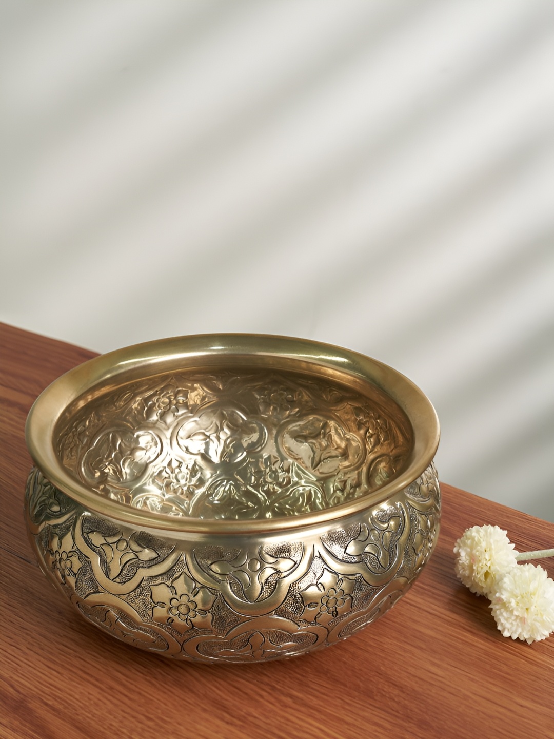 

Living scapes by Pantaloons Gold Toned Aluminium Decorative Bowl