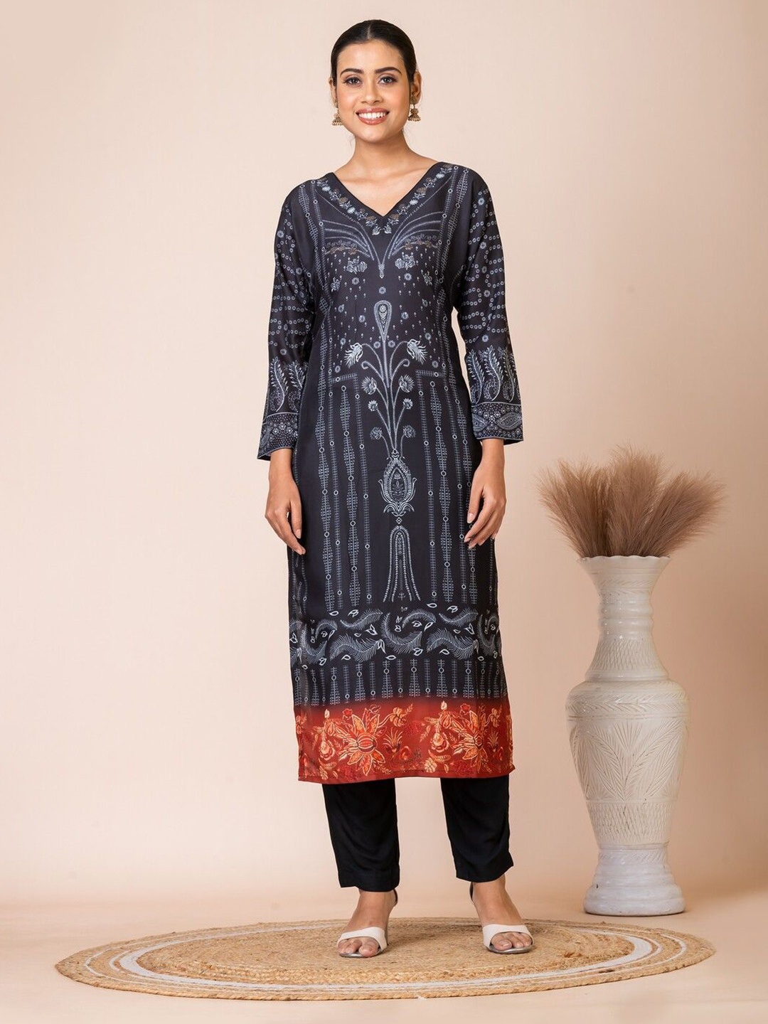 

SARSO Ethnic Motifs Printed V-Neck Straight Kurta, Black