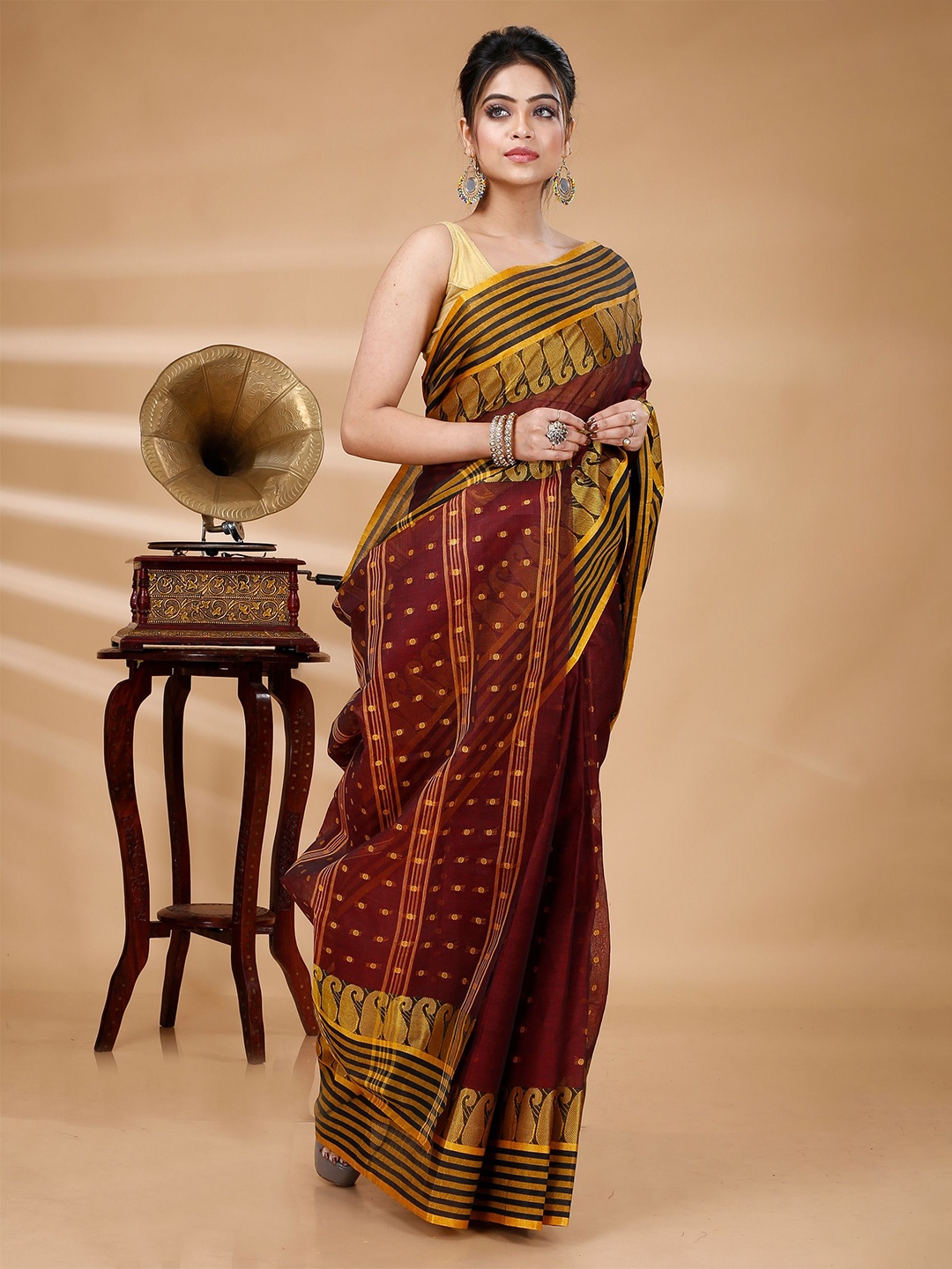 

PuJoy Polka Dot Pure Cotton Taant Saree, Brown
