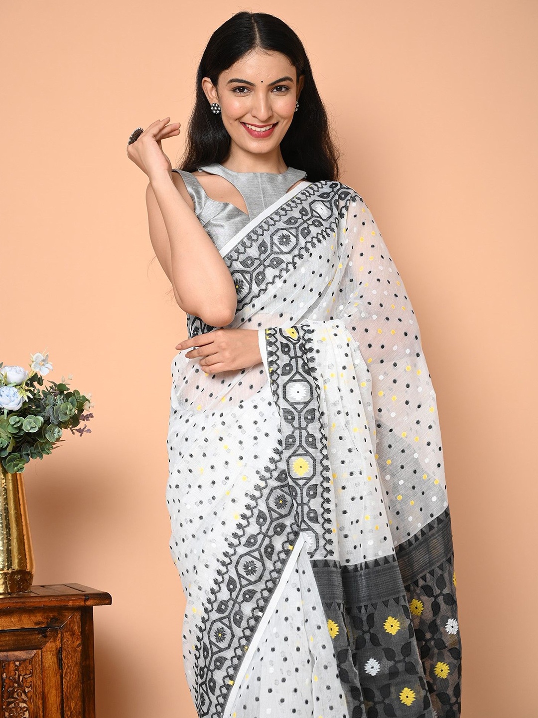 

BEATITUDE Woven Design Pure Cotton Saree, White