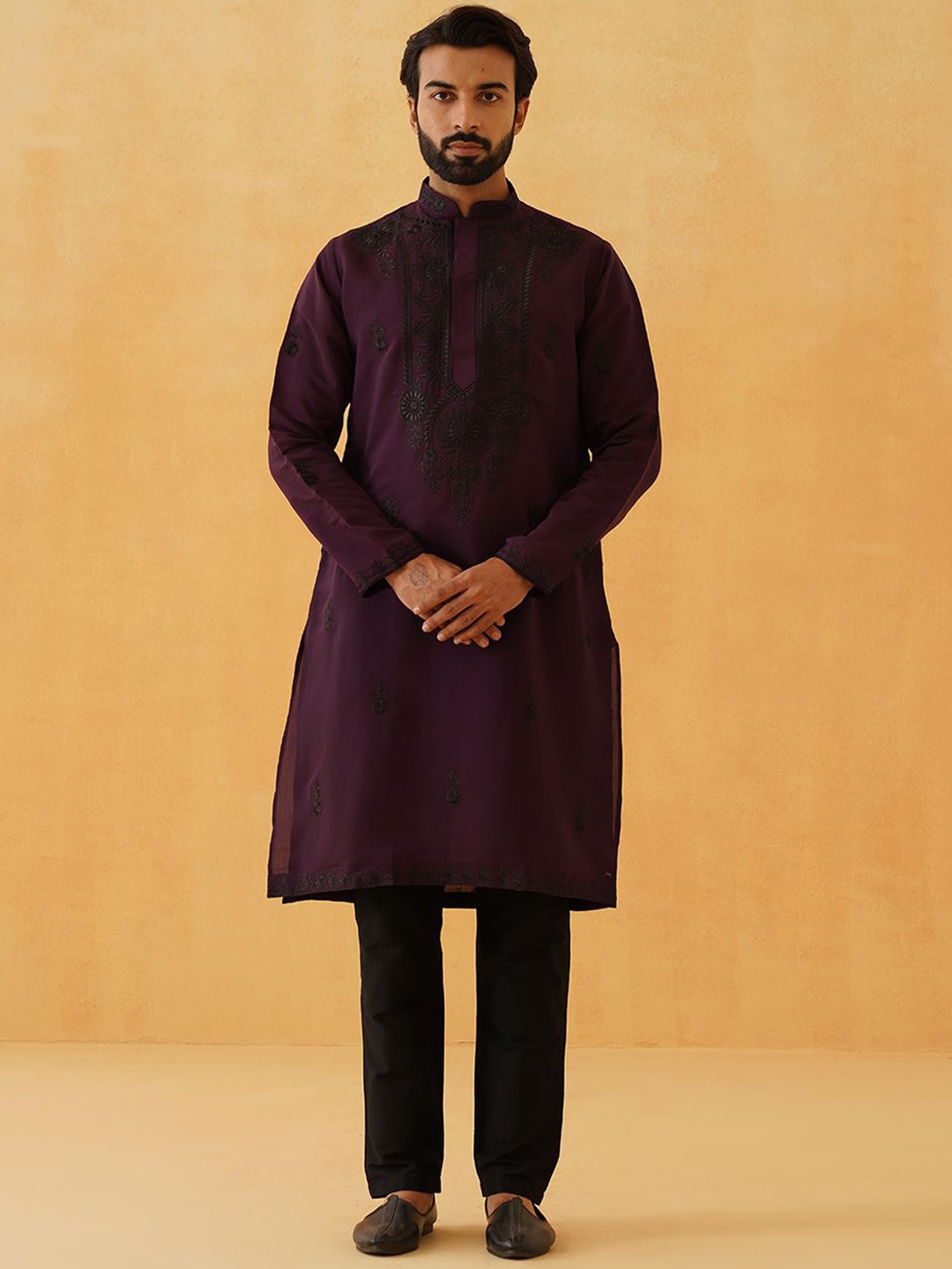 

SOJANYA LUXE Men Embroidered Thread Work Kurta, Purple