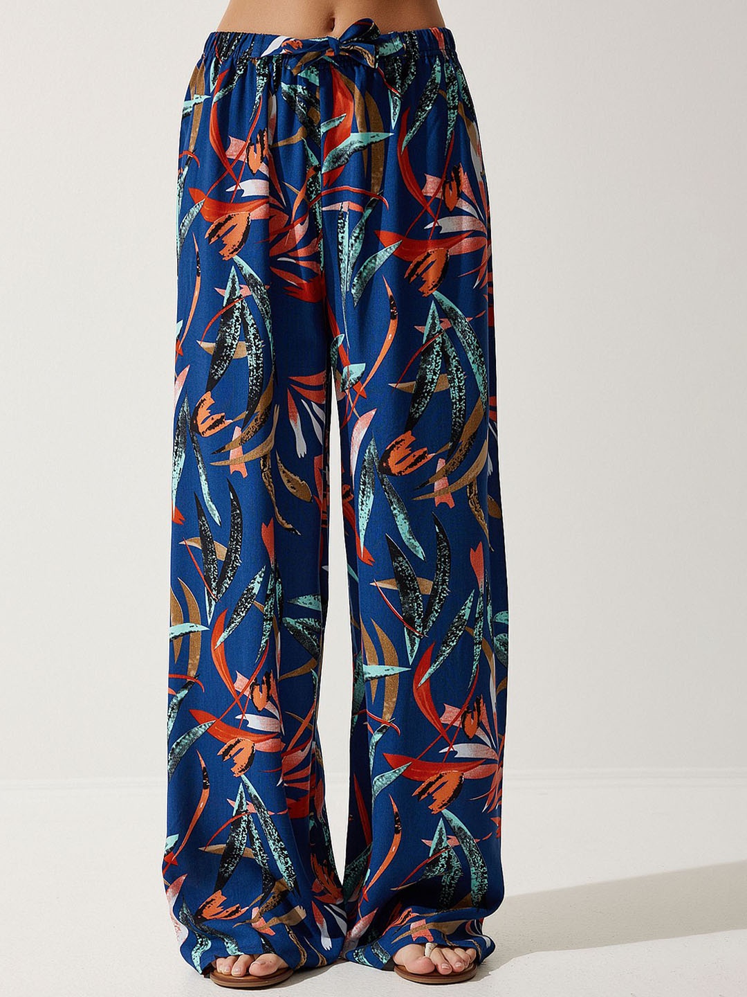 

Happiness istanbul Women Printed Parallel Trousers, Blue