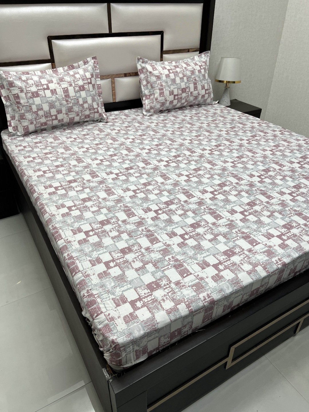 

Pure Decor royal passion Maroon Pure Cotton 400 TC Queen Bedsheet with 2 Pillow Covers