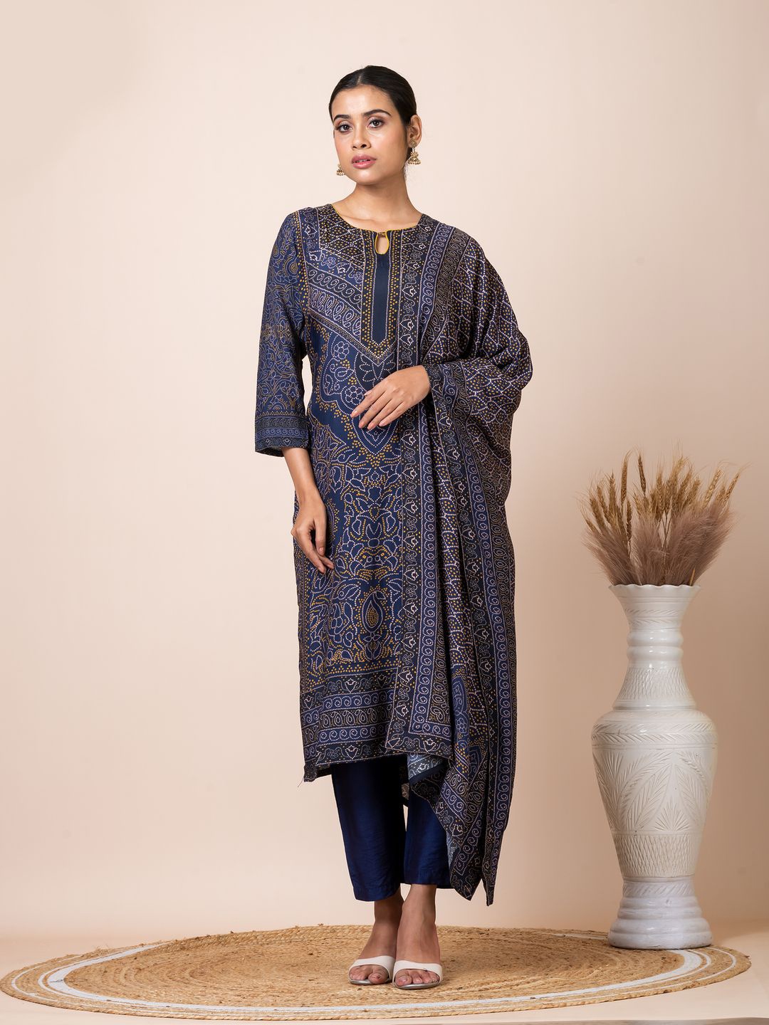 

SARSO Bandhani Printed Keyhole Neck Straight Kurta, Blue