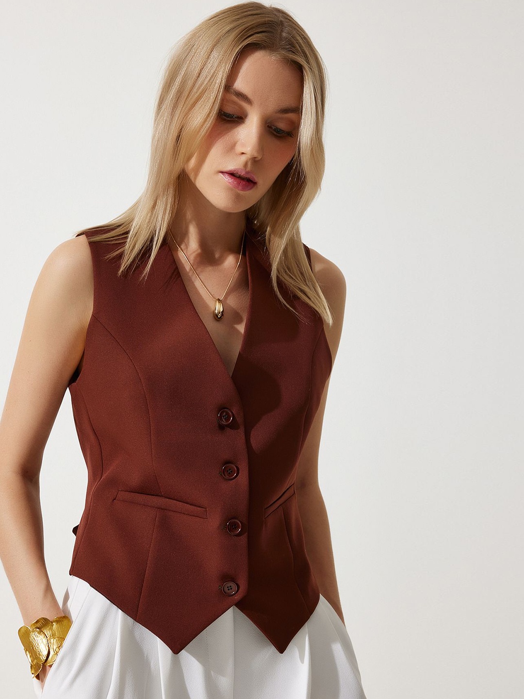 

Happiness istanbul V-Neck Slim-Fit Waistcoat, Brown