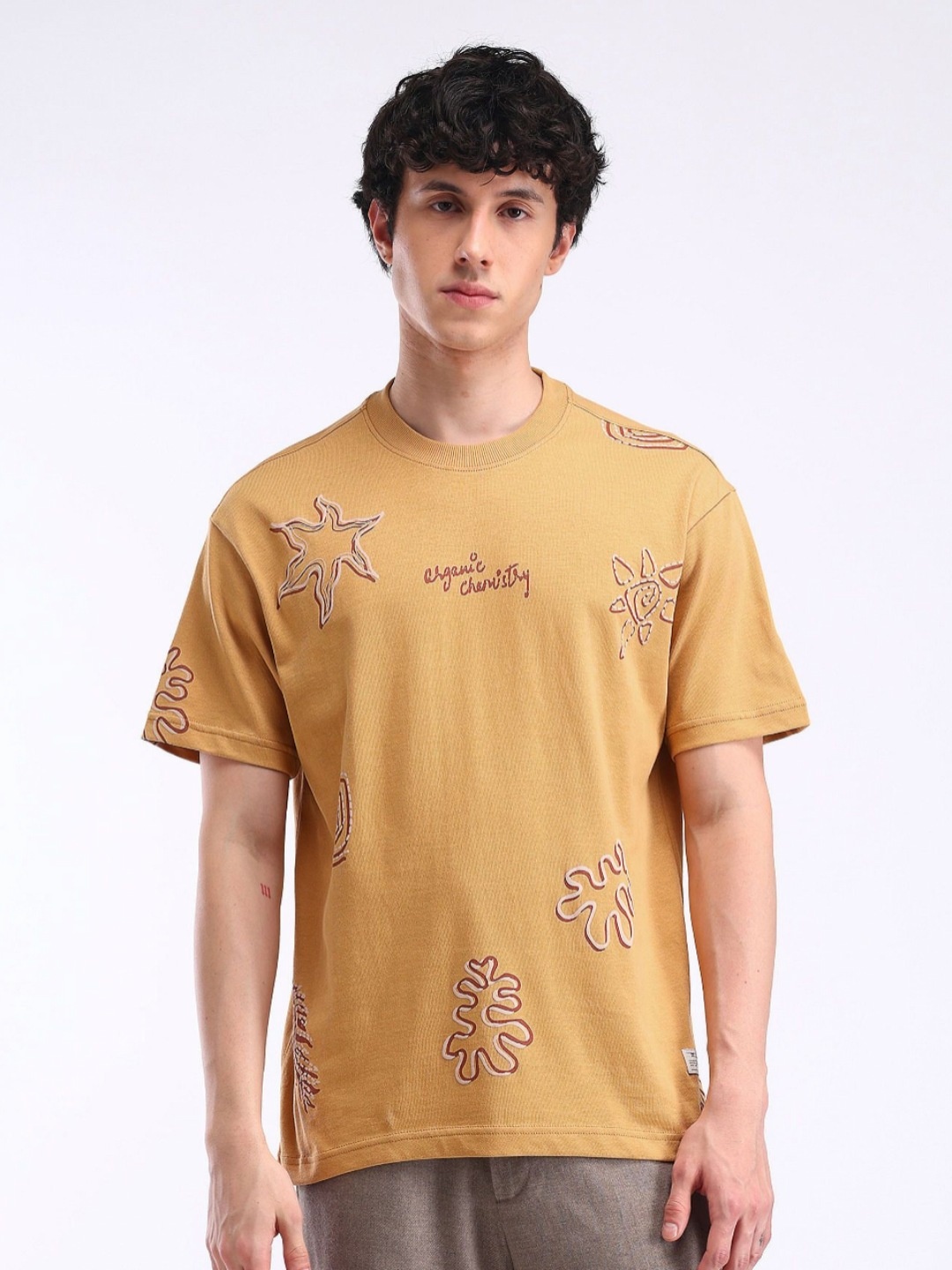 

Flying Machine Men Printed Drop-Shoulder Sleeves T-shirt, Yellow