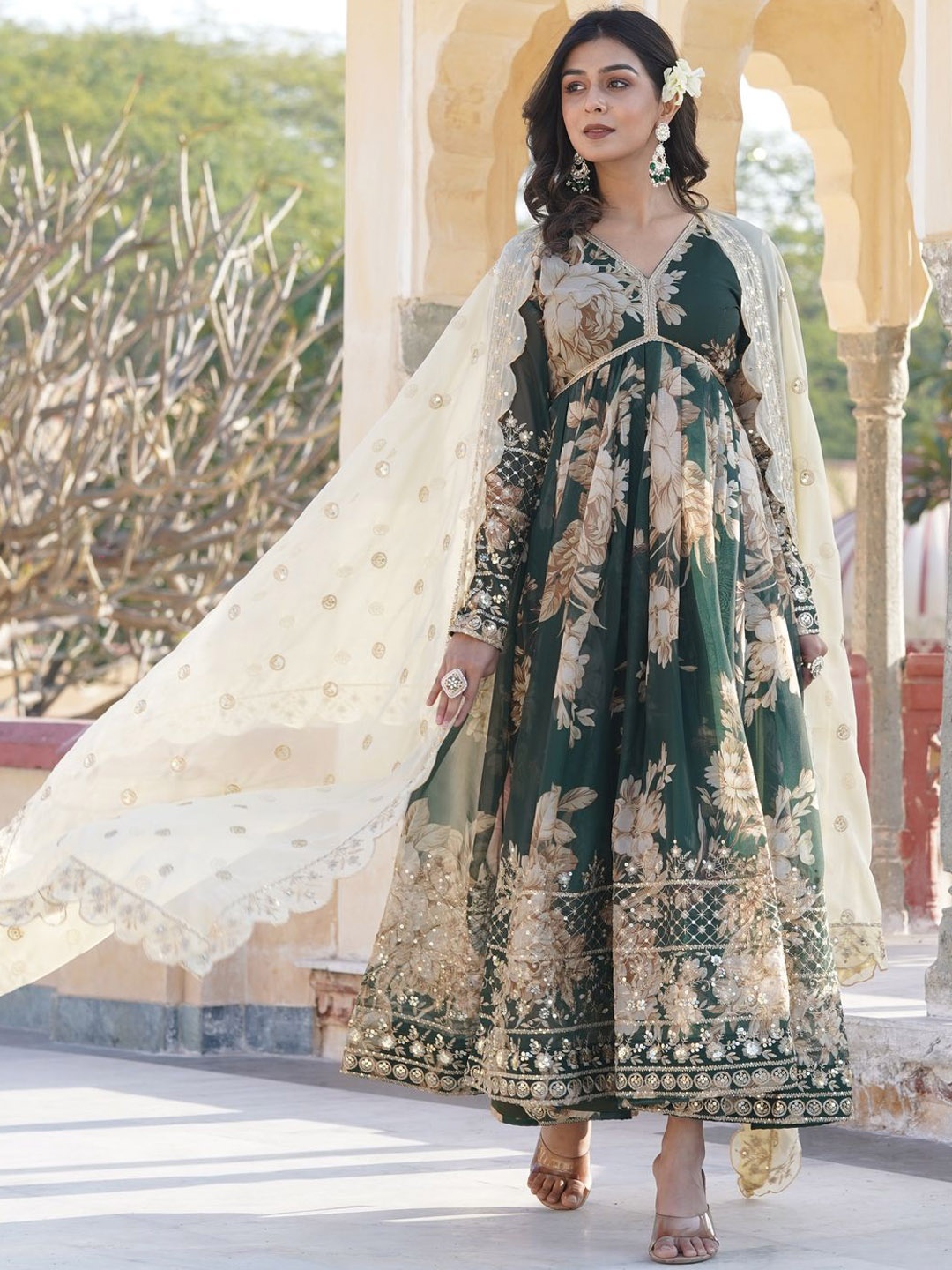 

Fashionuma Floral Printed V-Neck Zari Gown Maxi Dress With Dupatta, Green