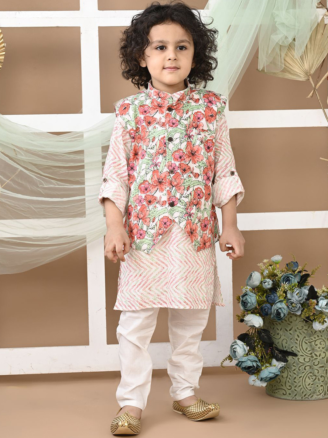 

LIL PITAARA Boys Chevron Printed Pure Cotton Kurta With Pyjamas & Nehru Jacket, Red