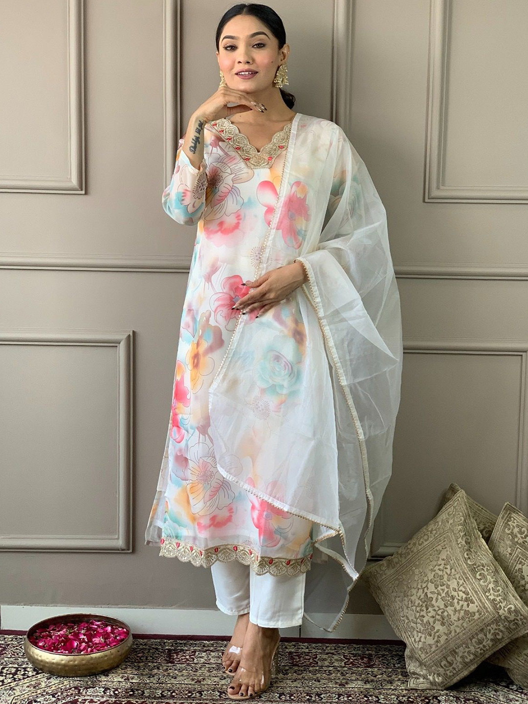 

CaniBani Floral Printed V-Neck Organza Straight Kurta with Trouser & Dupatta, White