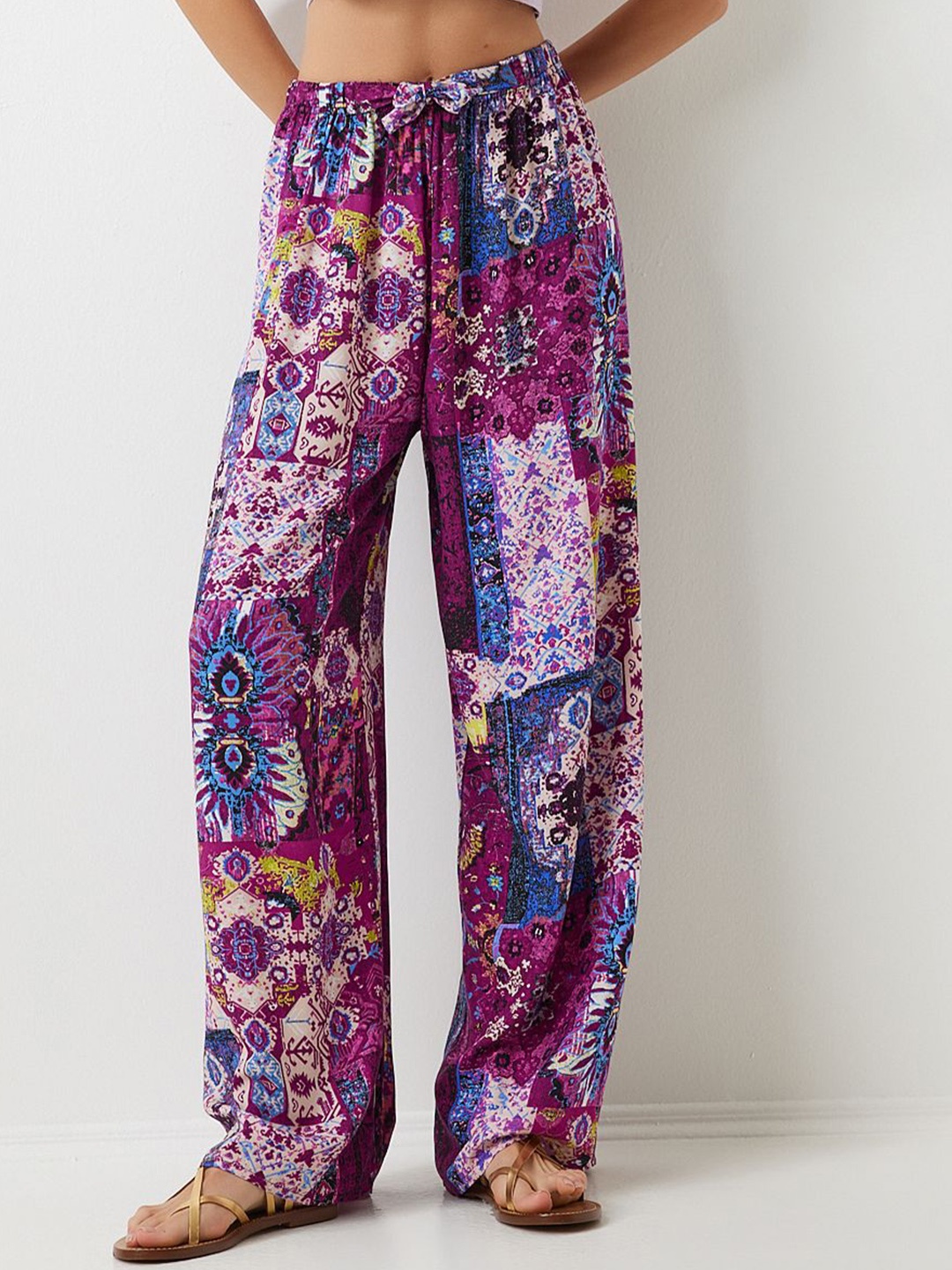 

Happiness istanbul Women Floral Printed Parallel Trousers, Purple