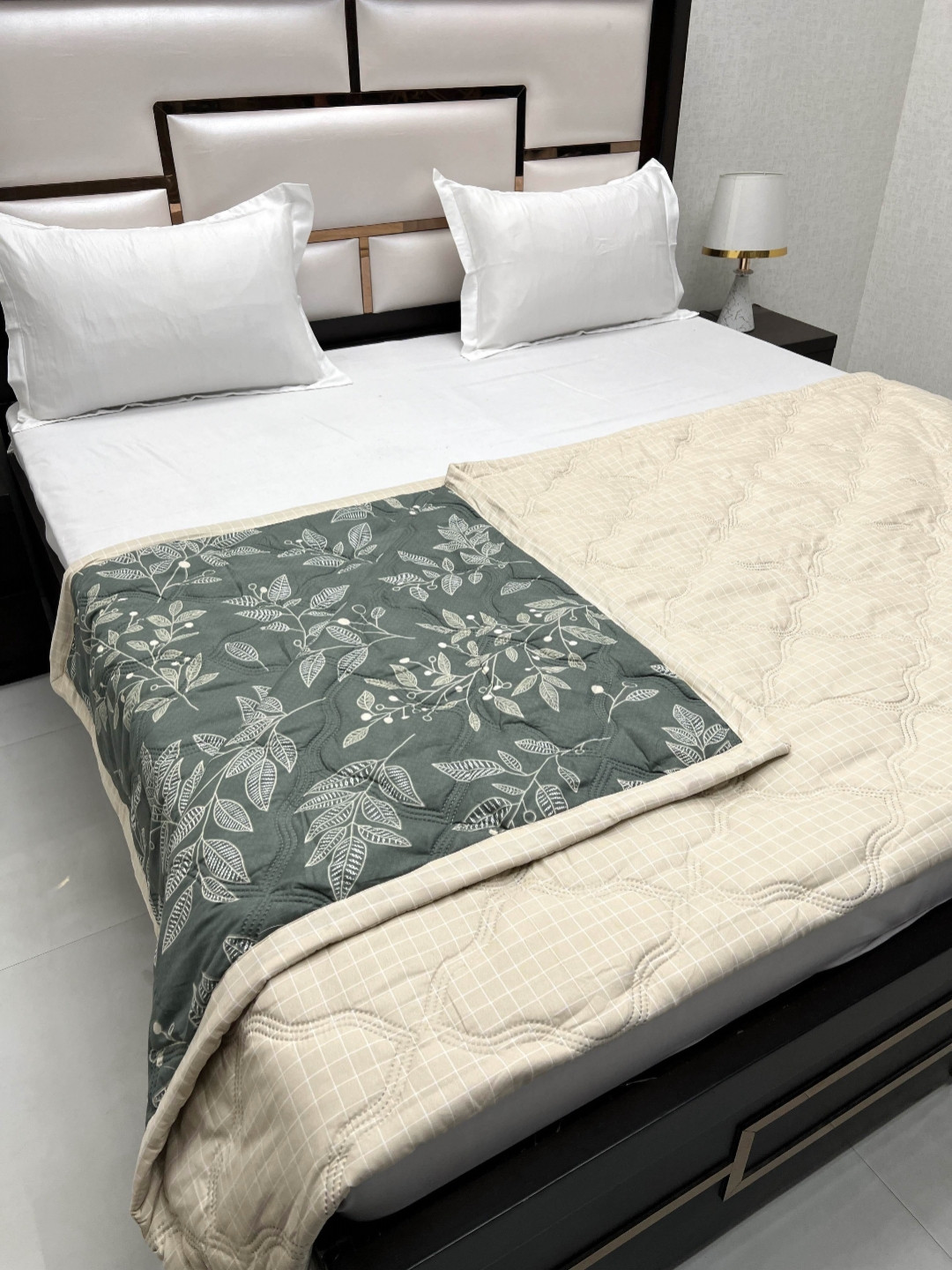 

Pure Decor Green & White Floral Printed Reversible AC Room 233 GSM Double Bed Comforter