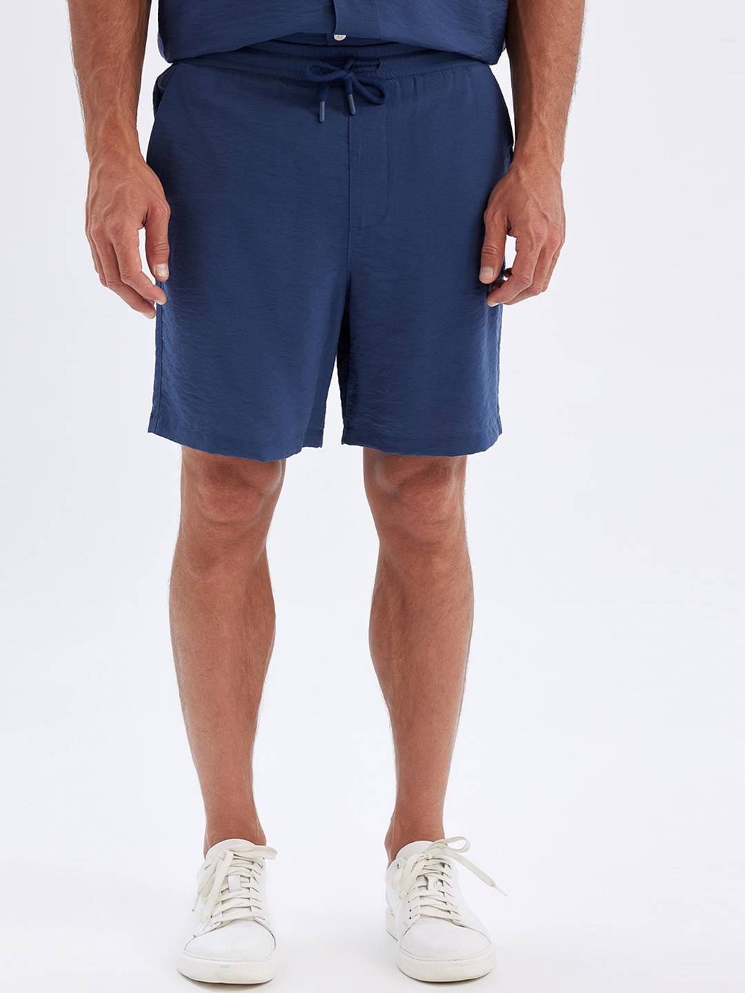 

DeFacto Men Regular Fit Solid Shorts, Blue