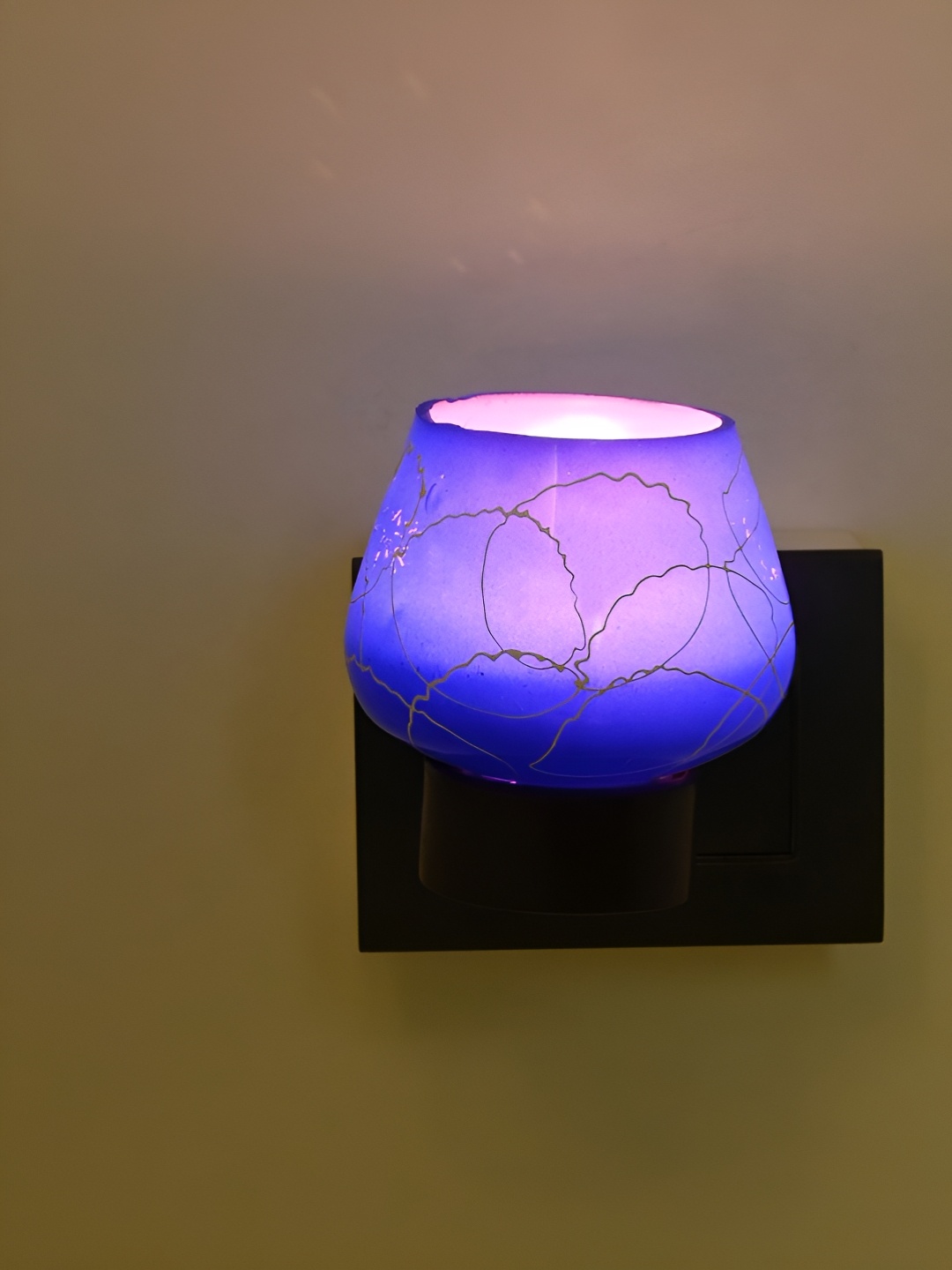 

Afast Blue & White Printed Glass Contemporary Spherical Shaped Wall Lamp