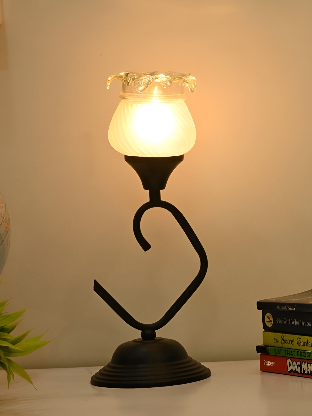 

Afast White & Black Textured Floral Shaped Glass Table Lamp With Adjustable Cord