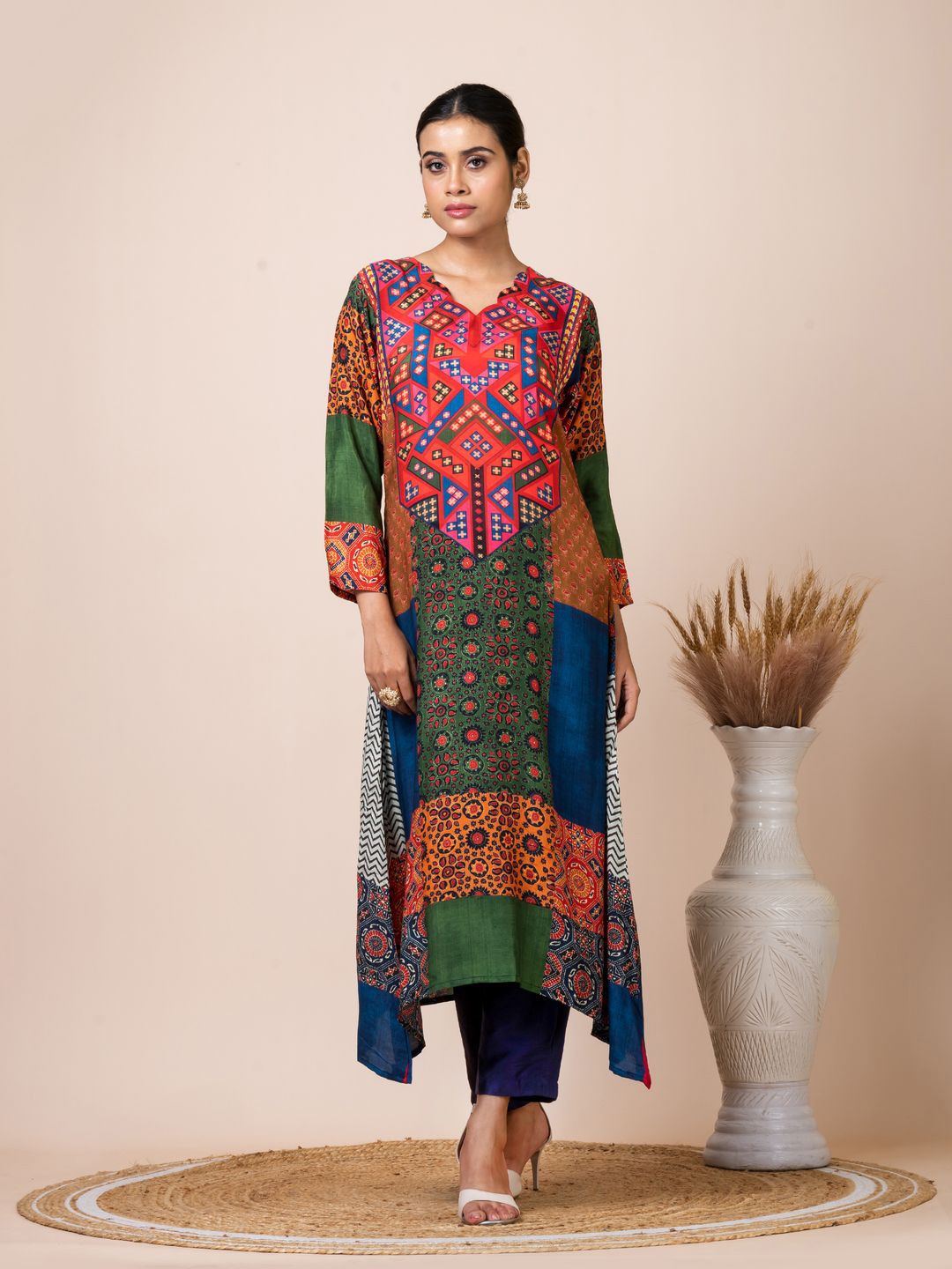 

SARSO Geometric Printed V-Neck A-Line Kurta, Rust