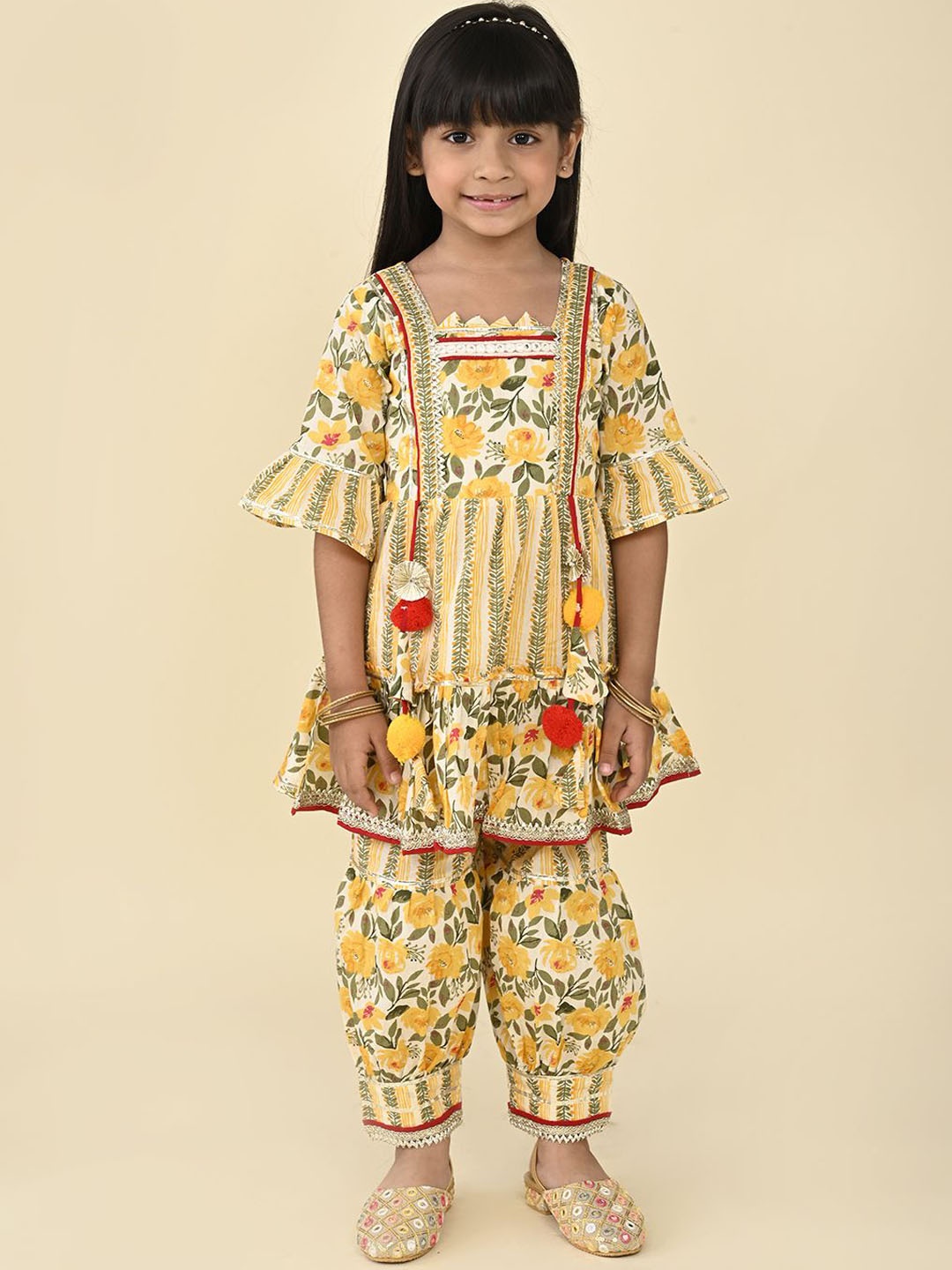 

LIL PITAARA Girls Floral Printed Gotta Patti Pure Cotton Straight Kurta With Salwar, Yellow