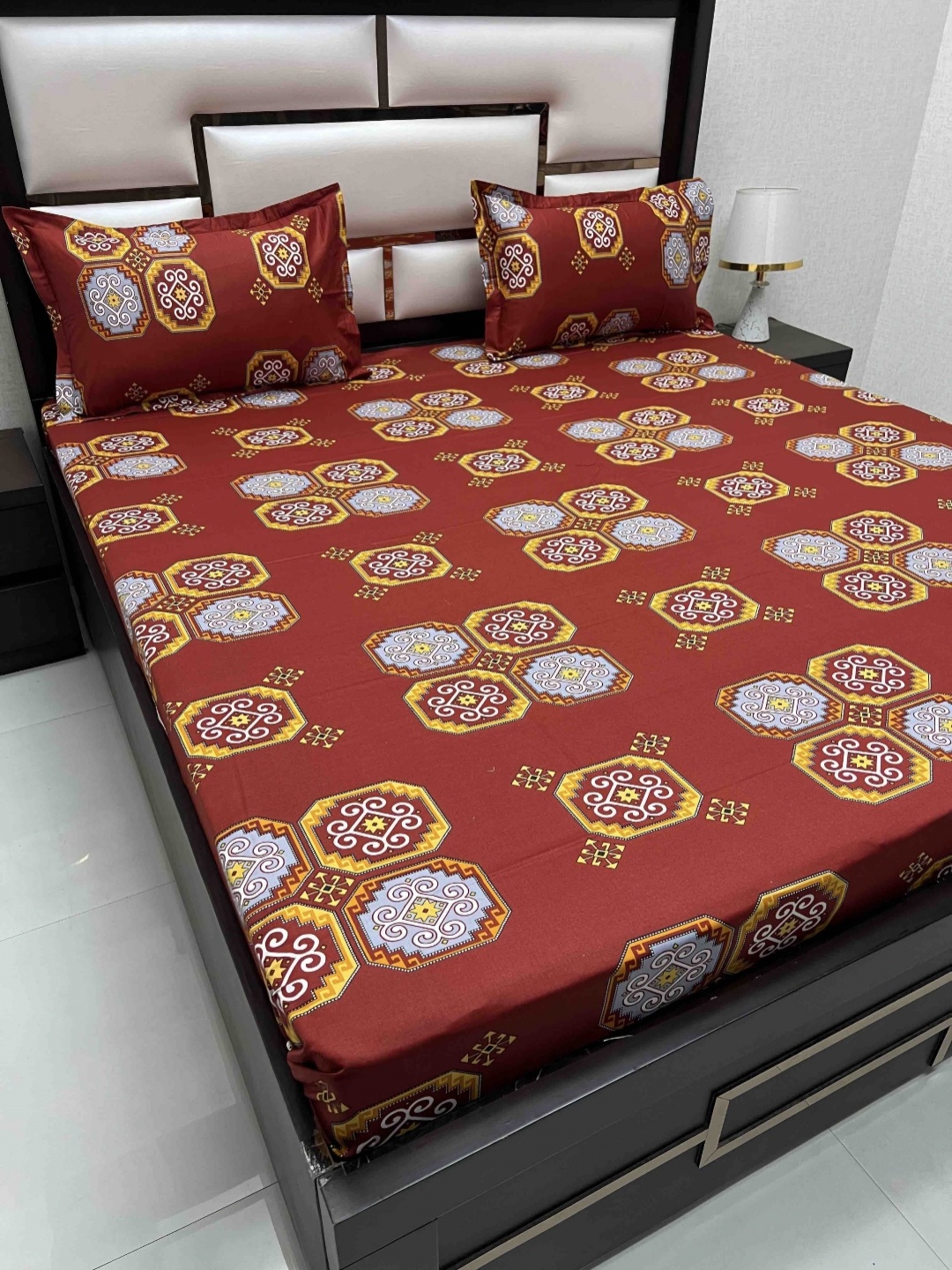 

Pure Decor Velar Sib Red Ethnic 380 TC Pure Cotton King Bedsheet With 2 Pillow Covers