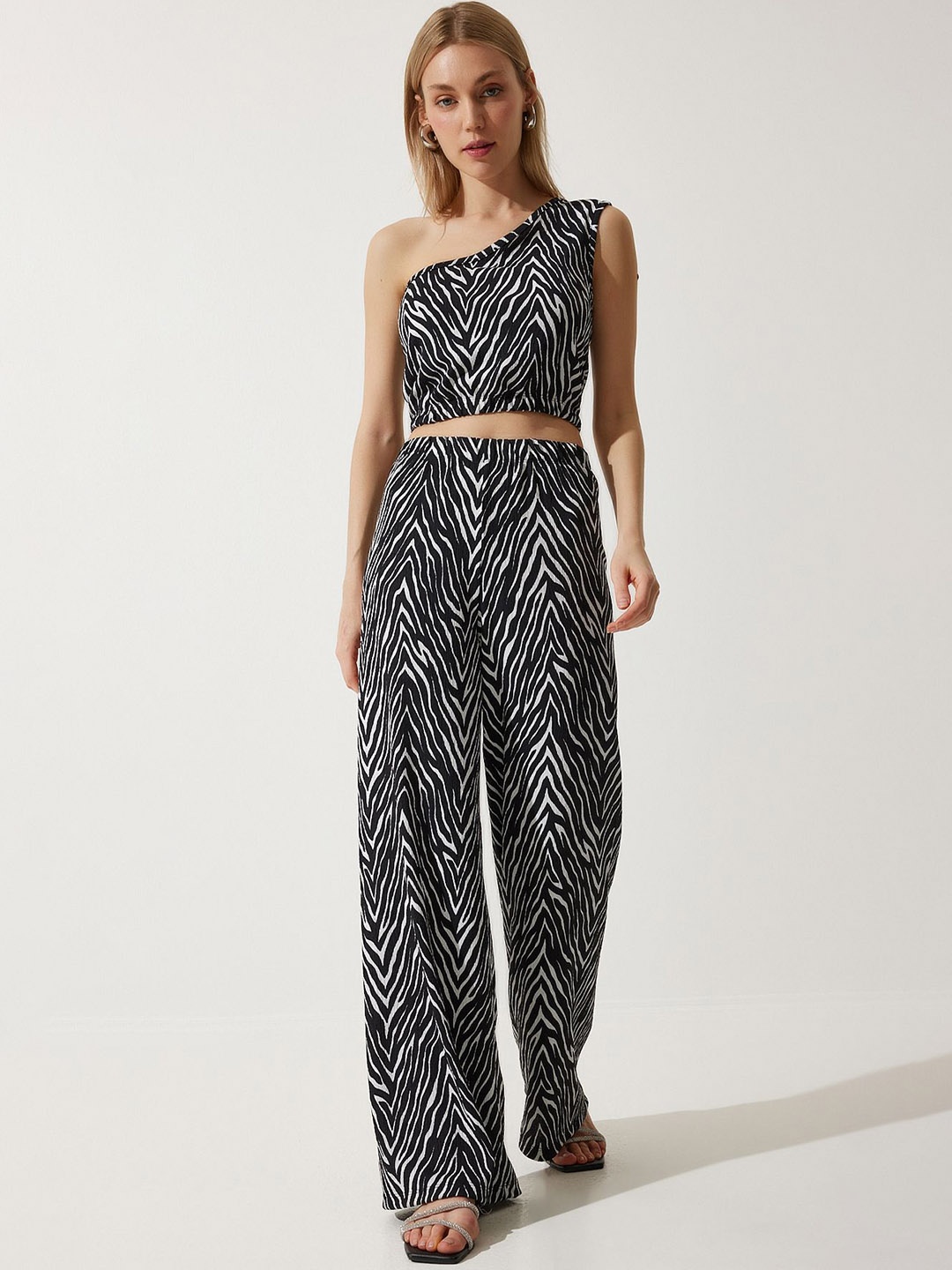 

Happiness istanbul Animal Printed One Shoulder Top With Trouser, Black