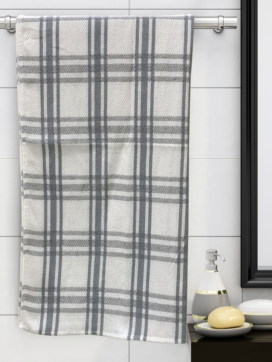 

Aura Grey & White Checked Cotton 210 GSM Bath Towels