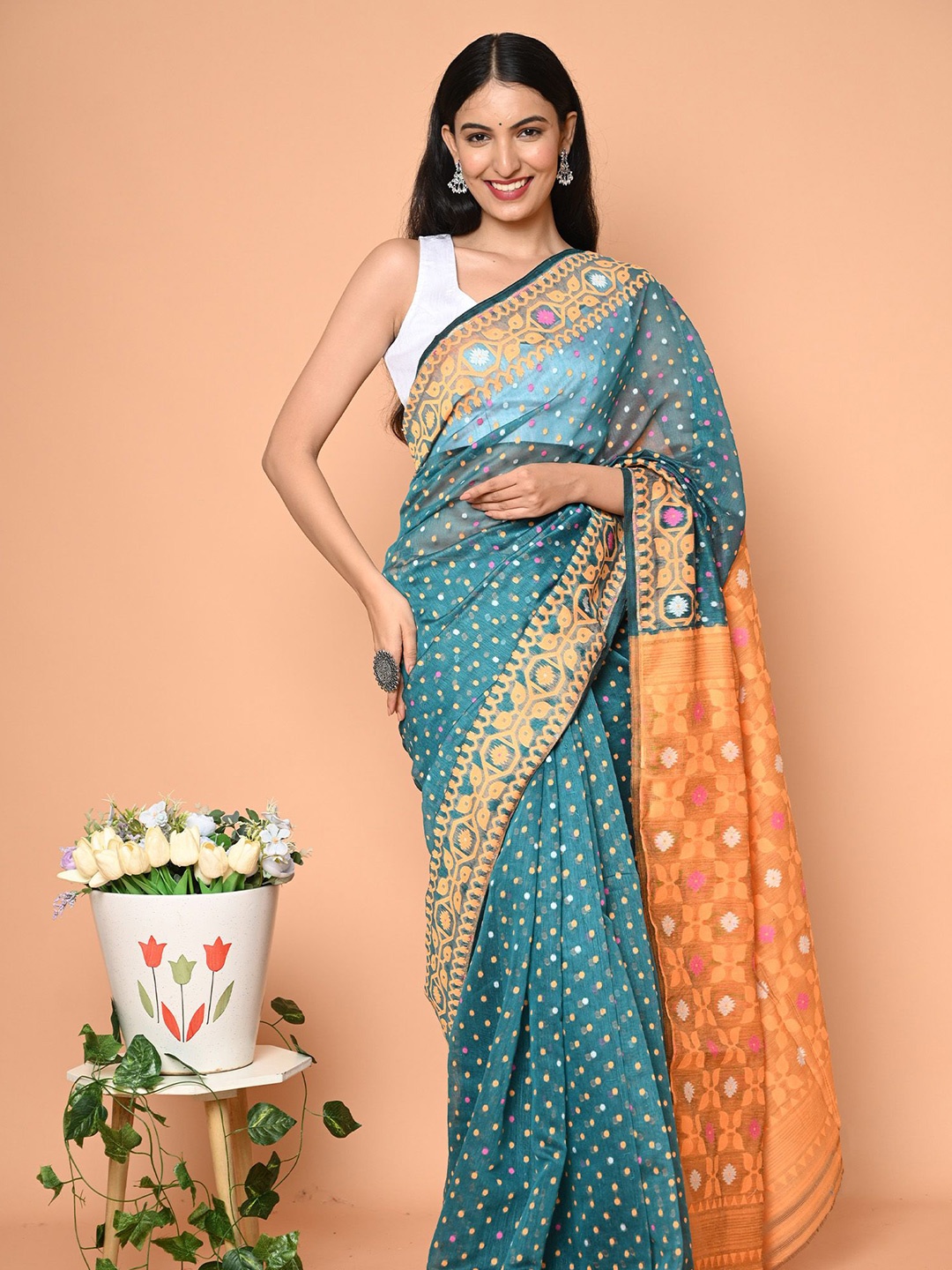 

BEATITUDE Woven Design Pure Cotton Saree, Green