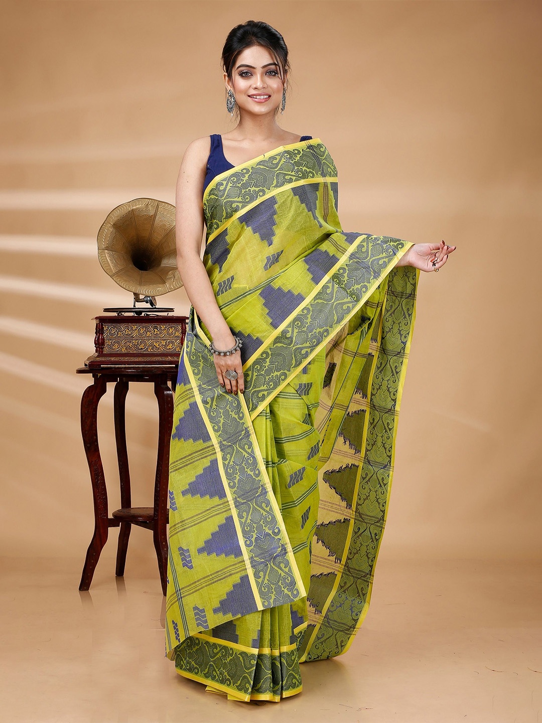 

PuJoy Woven Design Pure Cotton Taant Saree, Green
