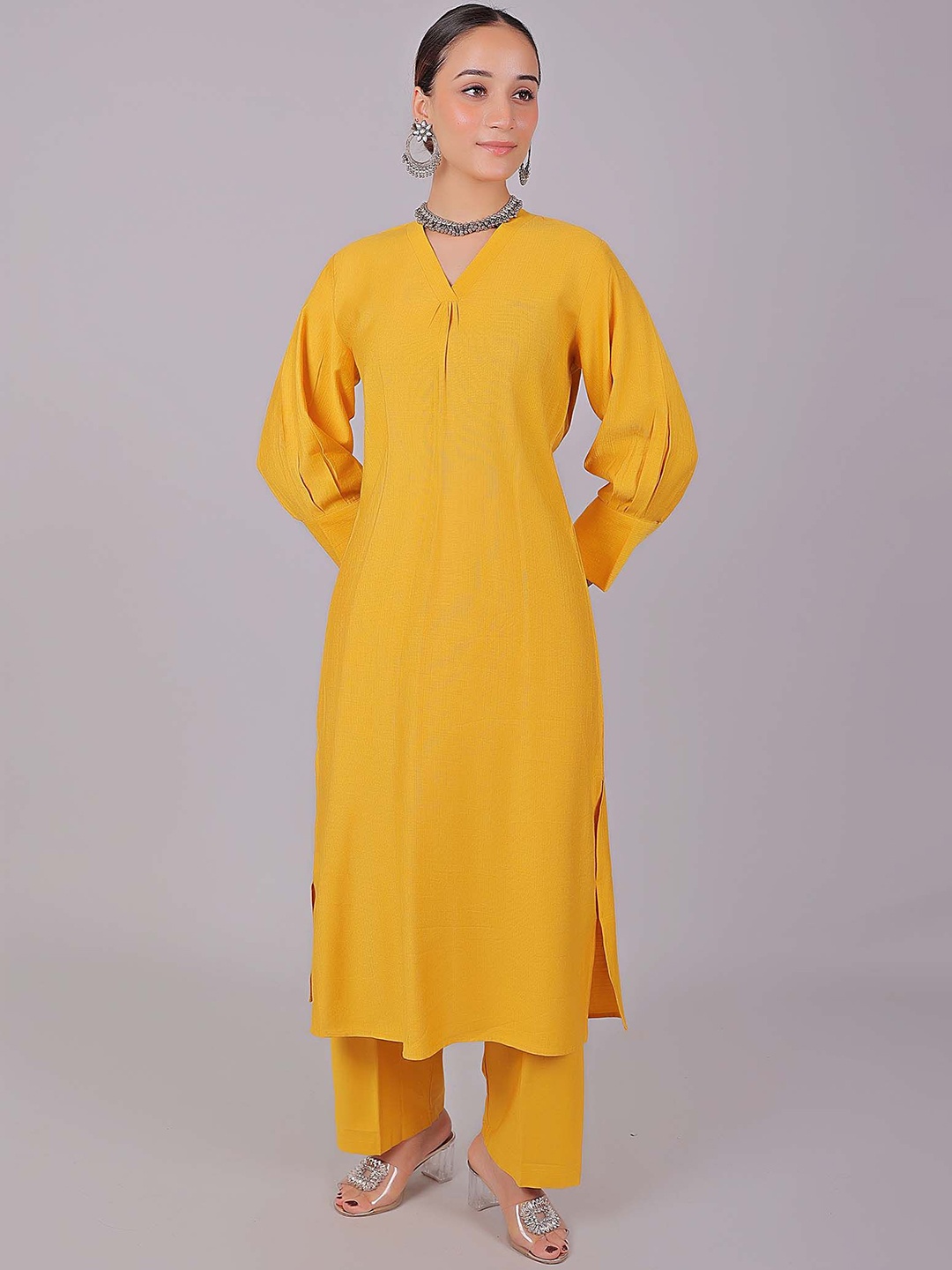 

BLUESAANCHI V-Neck Pakistani Style Kurta with Trousers, Yellow