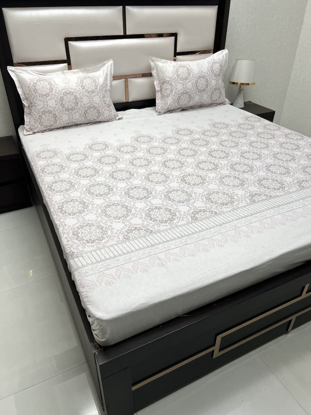

Pure Decor Royal Passion Pink Ethnic 380 TC Pure Cotton Queen Bedsheet & 2 Pillow Covers