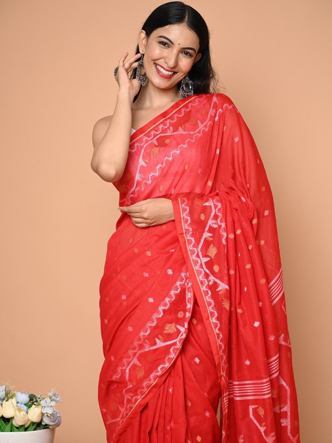 

BEATITUDE Woven Design Pure Cotton Saree, Red