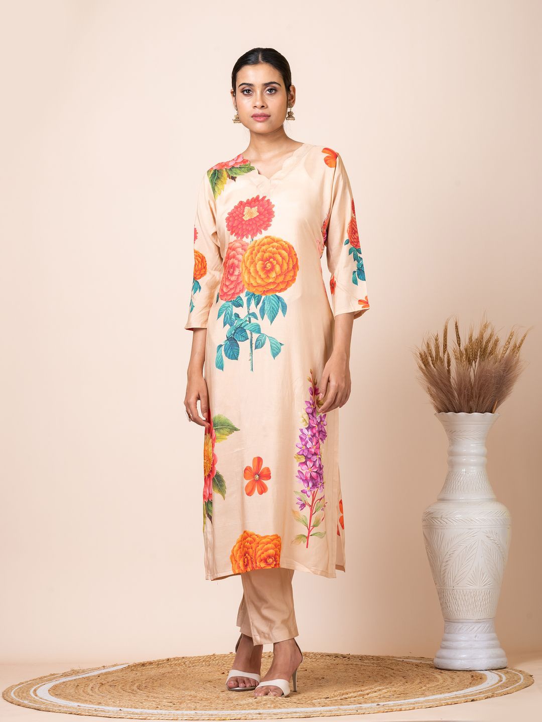 

SARSO Floral Printed Straight Kurta, Beige