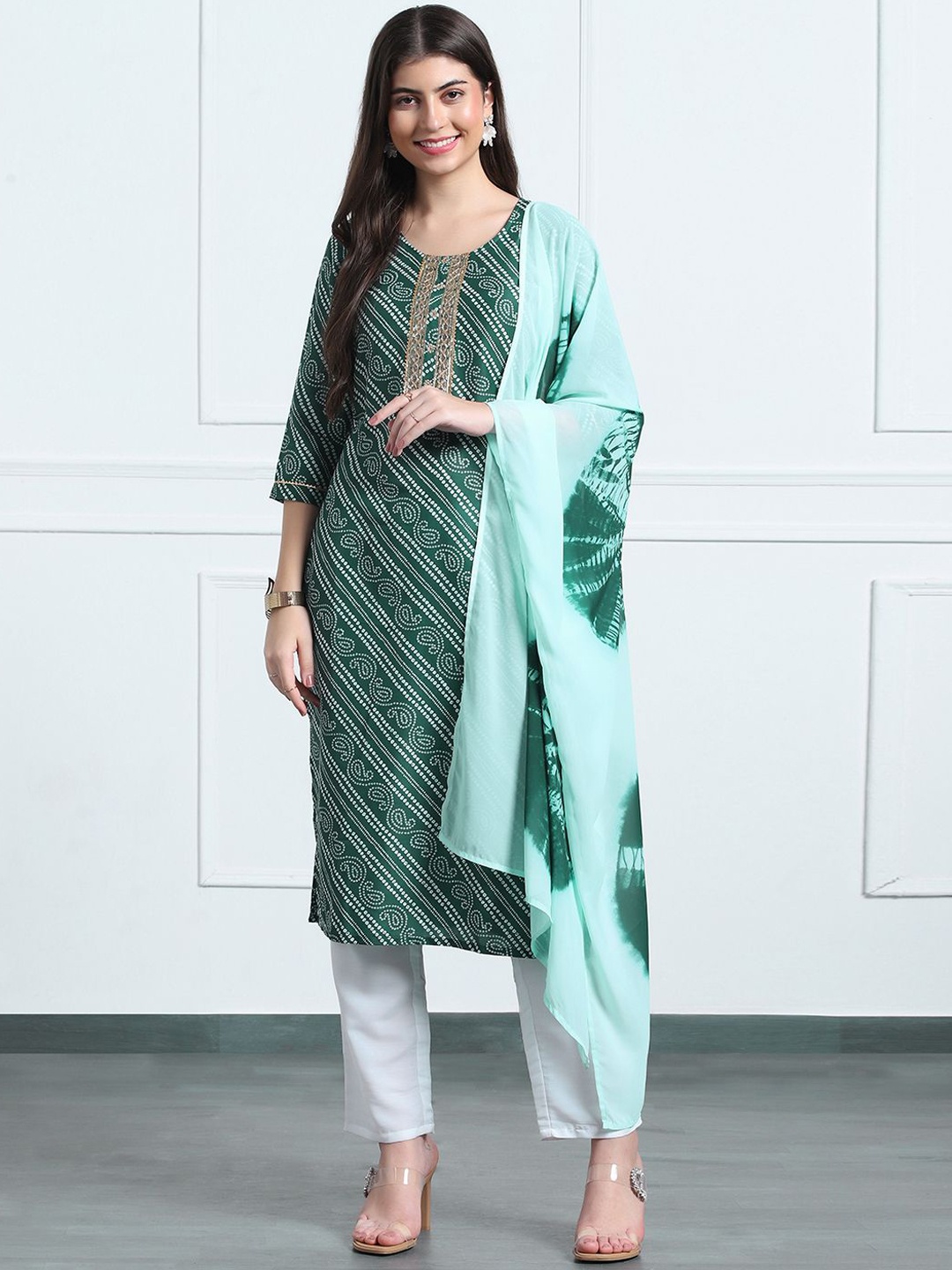 

FASHION DREAM Bandhani Printed Straight Kurta With Trouser & Dupatta, Green