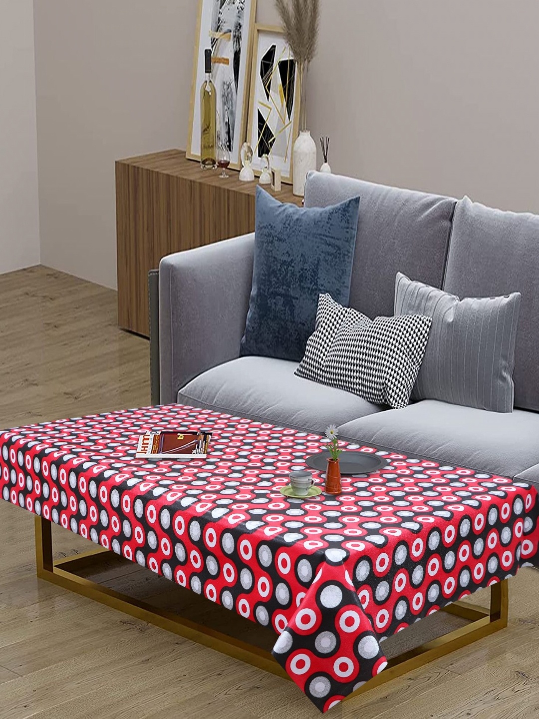 

LooMantha Red & Black Geometric Printed Waterproof 4-Seater Table Cover