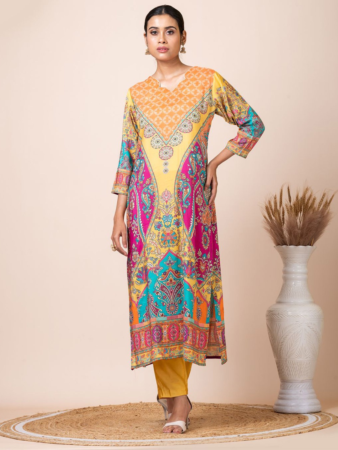 

SARSO V Neck Ethnic Motifs Printed Straight Kurta, Yellow