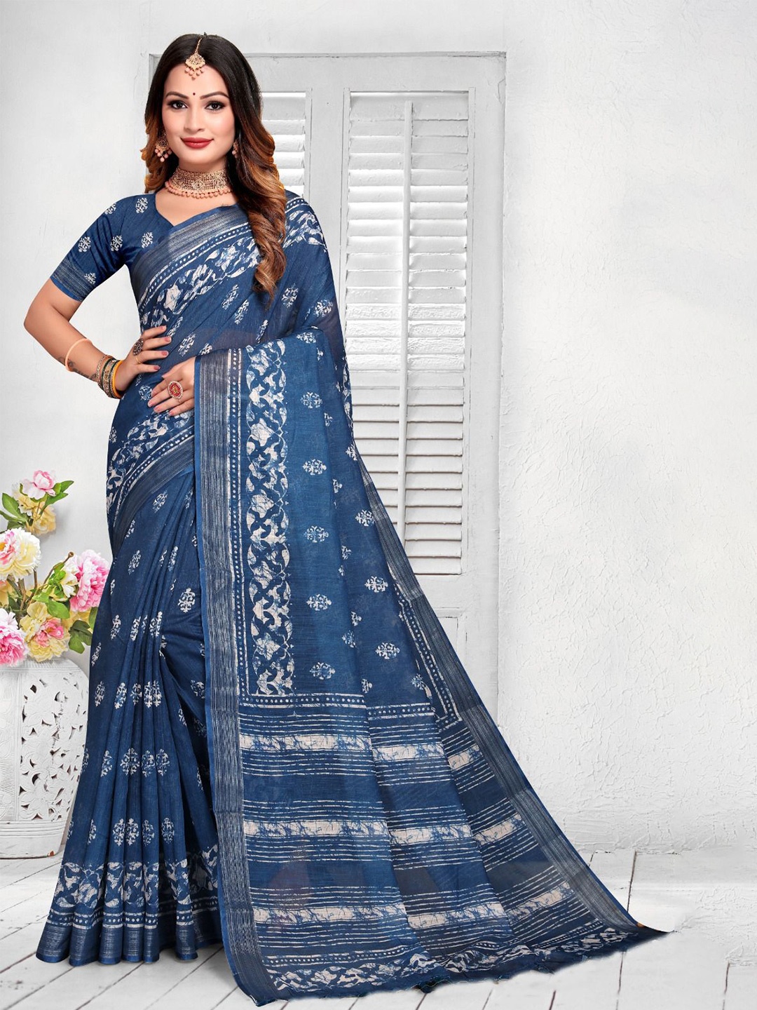 

Fevinaa Ajrak Block Zari Linen Blend Block Print Saree, Blue