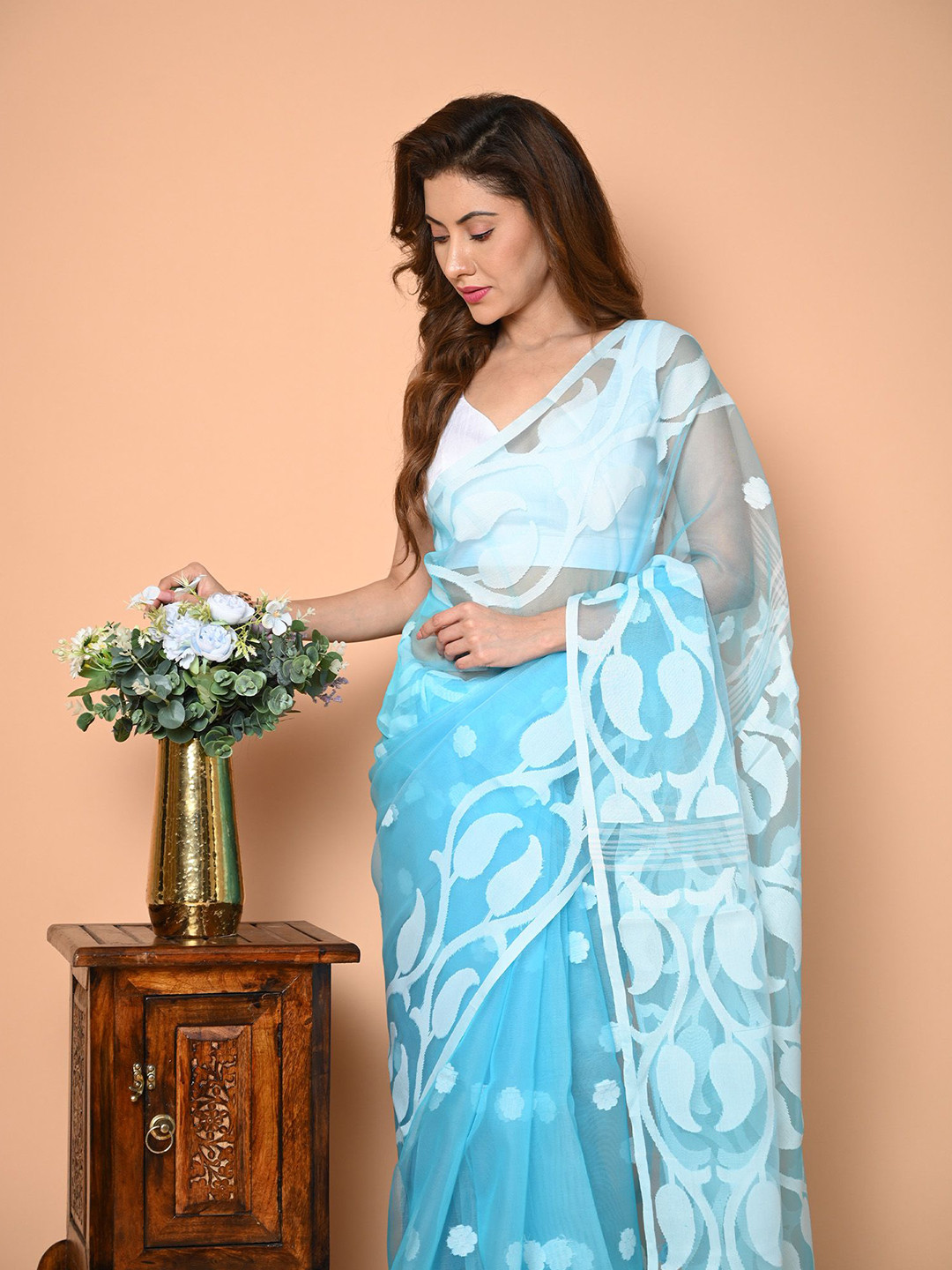 

BEATITUDE Woven design Jamdani Silk Saree, Blue
