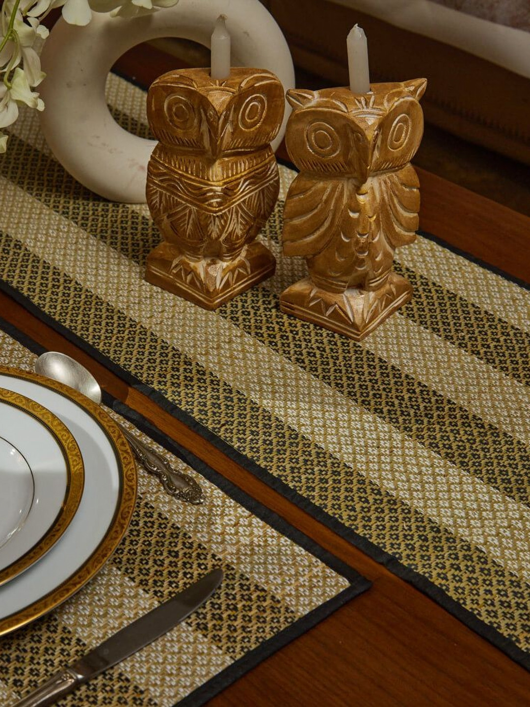 

MAATIR DESIGNS Black & Beige 5 Pieces Geometric Hand Woven Table Linen set
