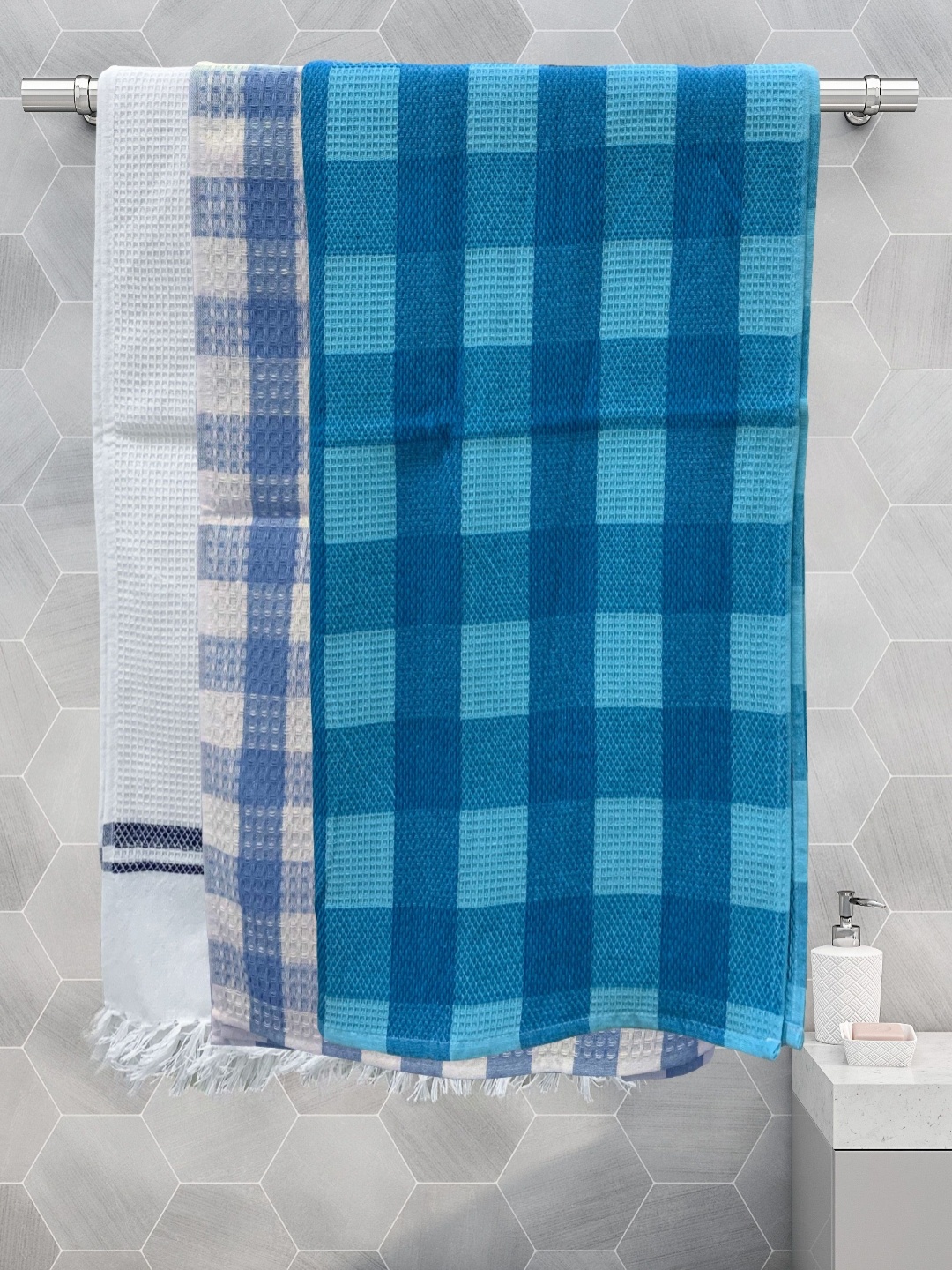 

Aura Blue & White 3 Pieces Checked Cotton 210 GSM Bath Towels