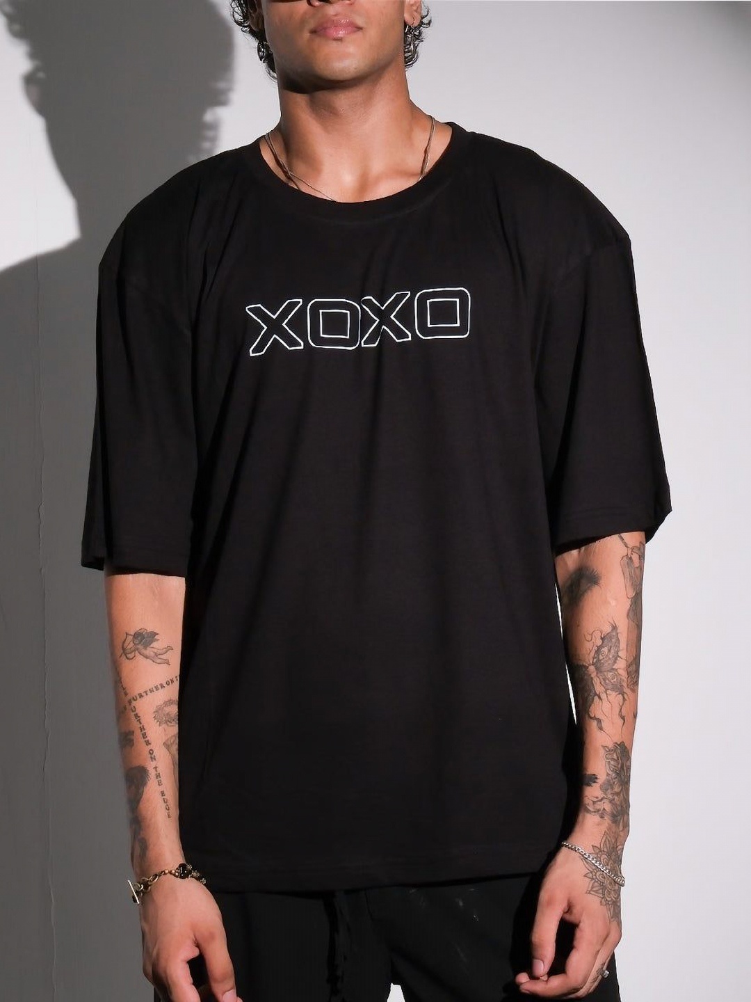 

TheBTclub Men Printed Drop-Shoulder Sleeves Activchill T-shirt, Black