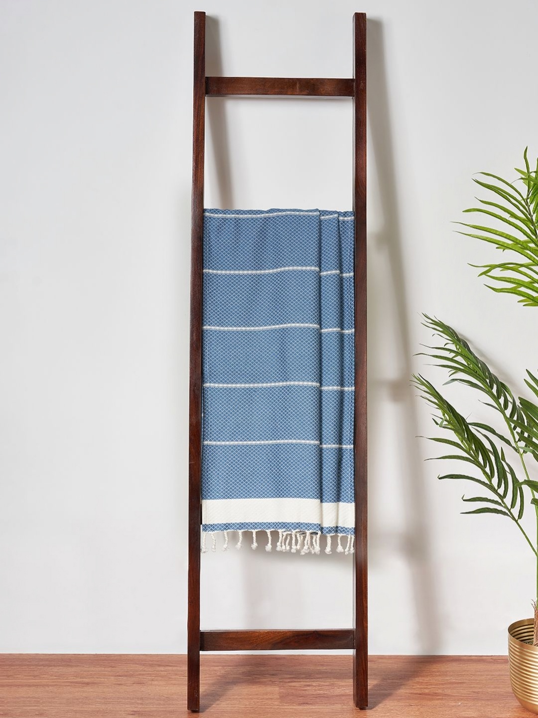 

Living scapes by Pantaloons Blue & White Striped Cotton 520 GSM Bath Towel