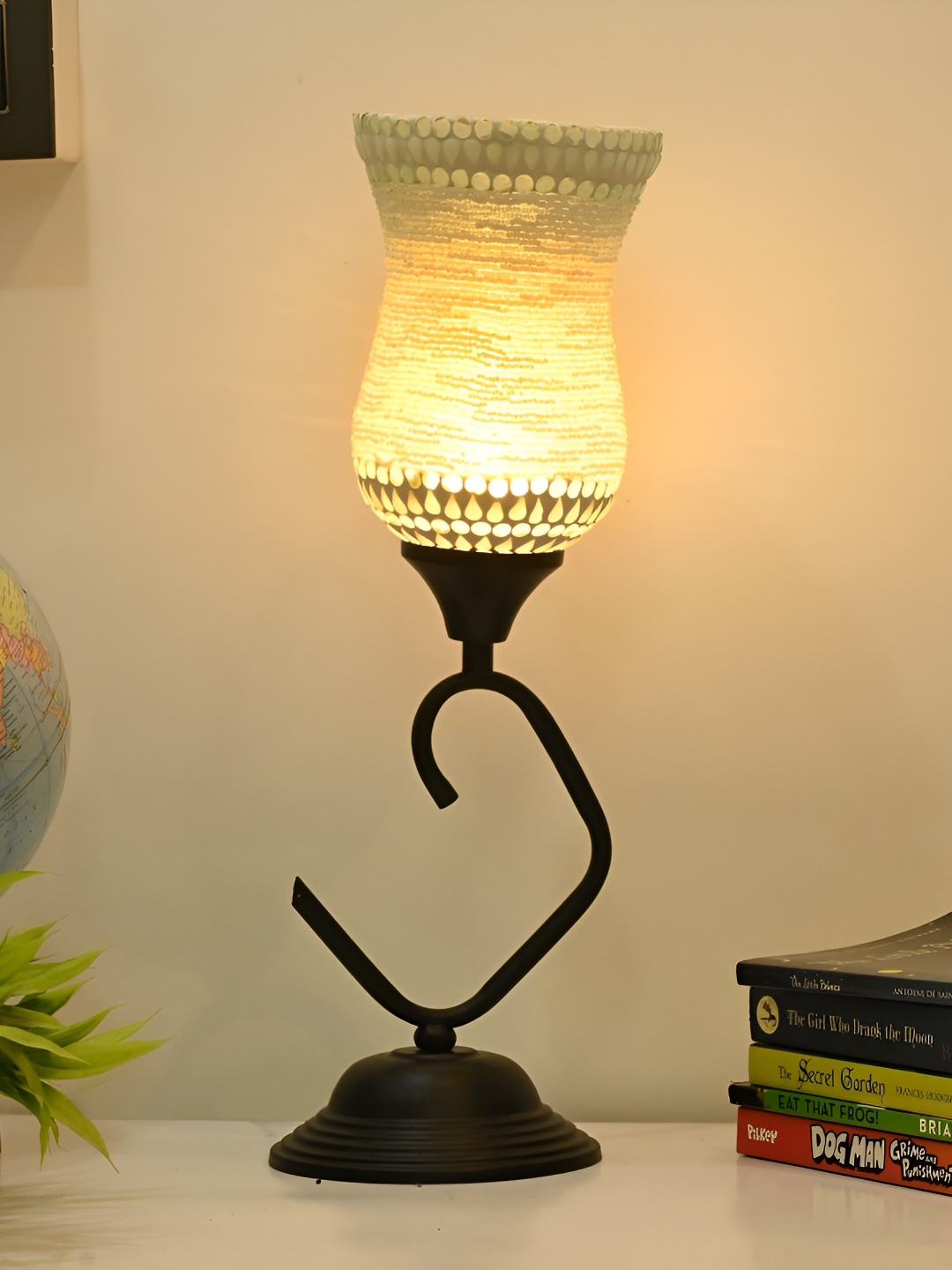 

Afast White & Black Textured Frustum Shaped Glass Table Lamp With Adjustable Cord